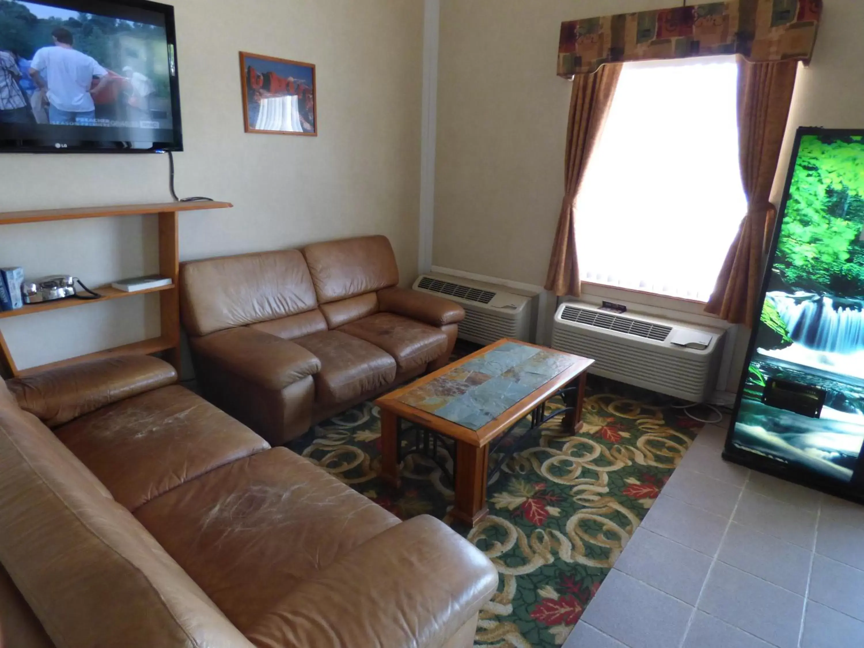 Property building, Seating Area in Moab Gateway Inn at Arches Nat'l Park