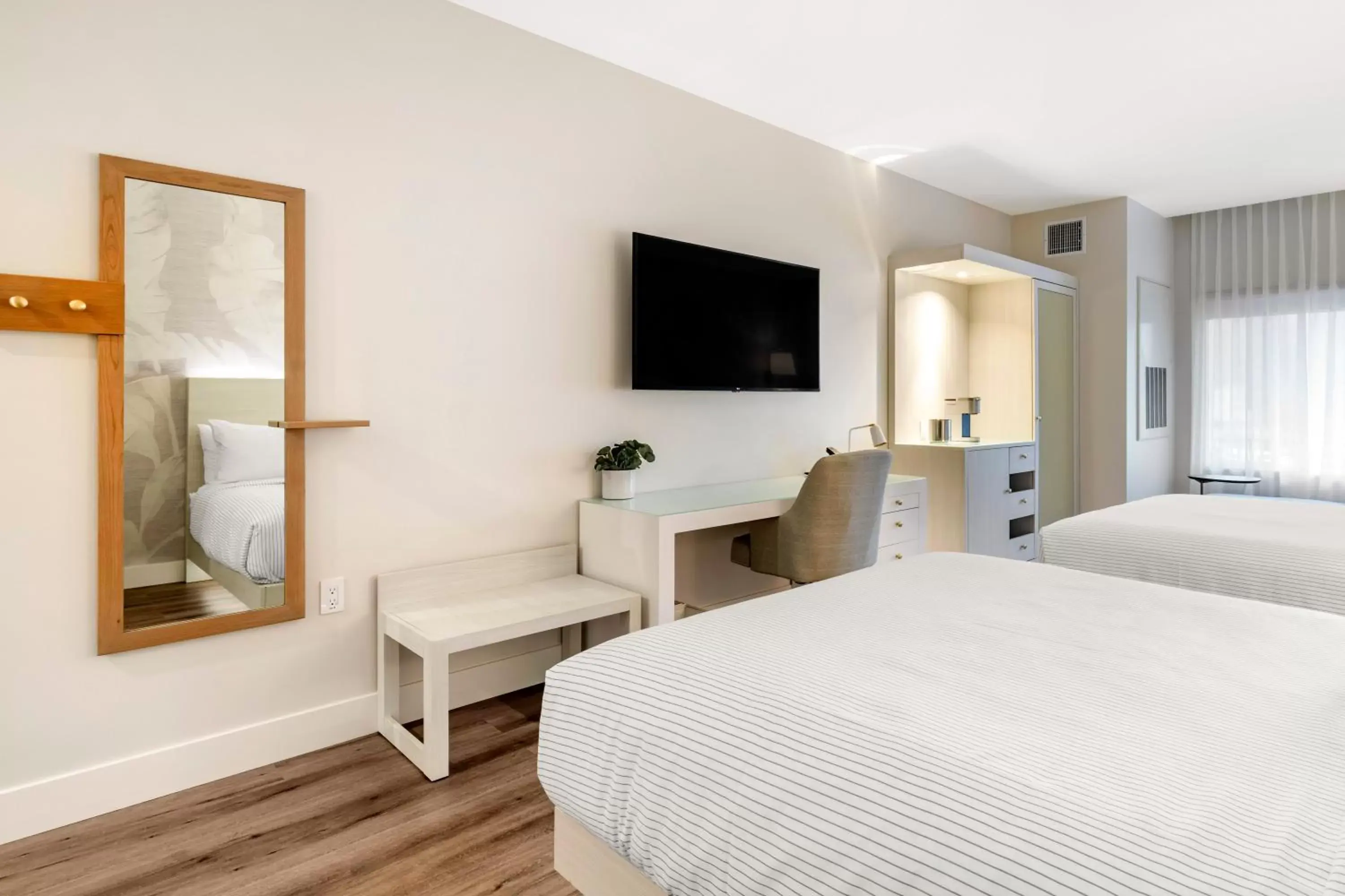 Queen Room with Two Queen Beds - Pool View/Non Smoking in Cambria Hotel Calabasas - Malibu Queen Room with Two Queen Beds - Pool View/Non Smoking in Cambria Hotel Calabasas - Malibu