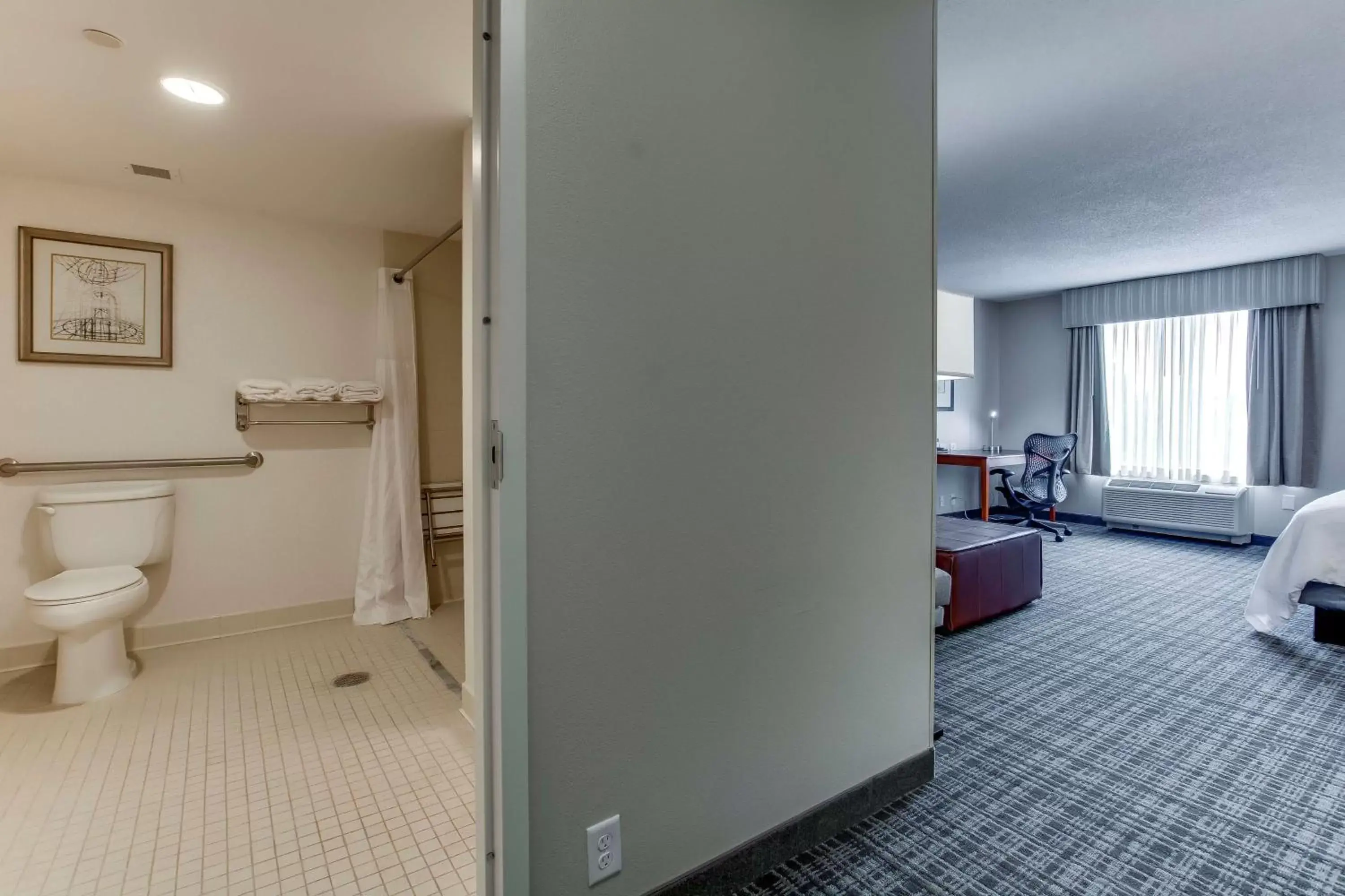 Bedroom, Bathroom in Hilton Garden Inn Louisville Airport