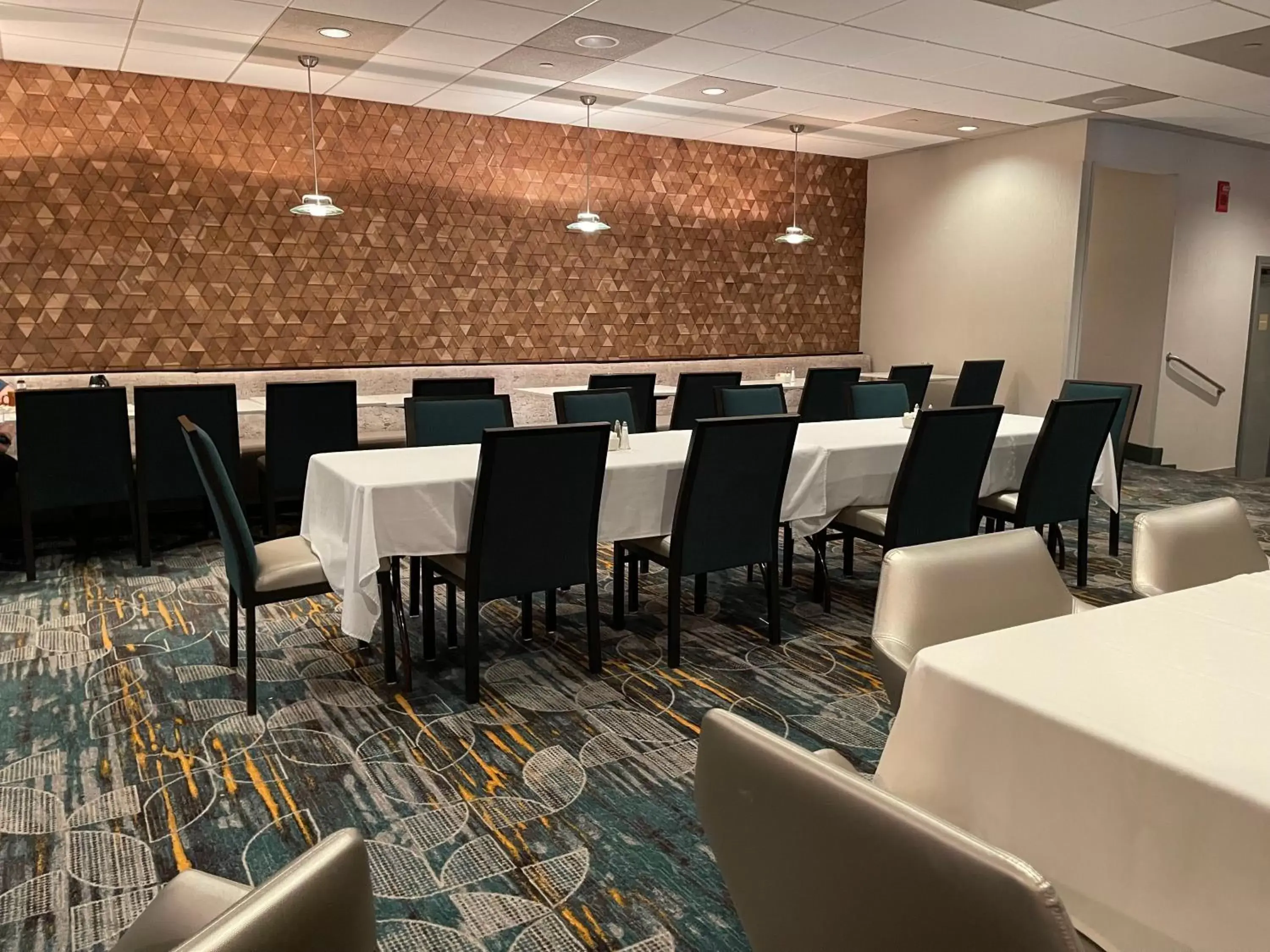 Restaurant/places to eat in Holiday Inn Martinsburg, an IHG Hotel