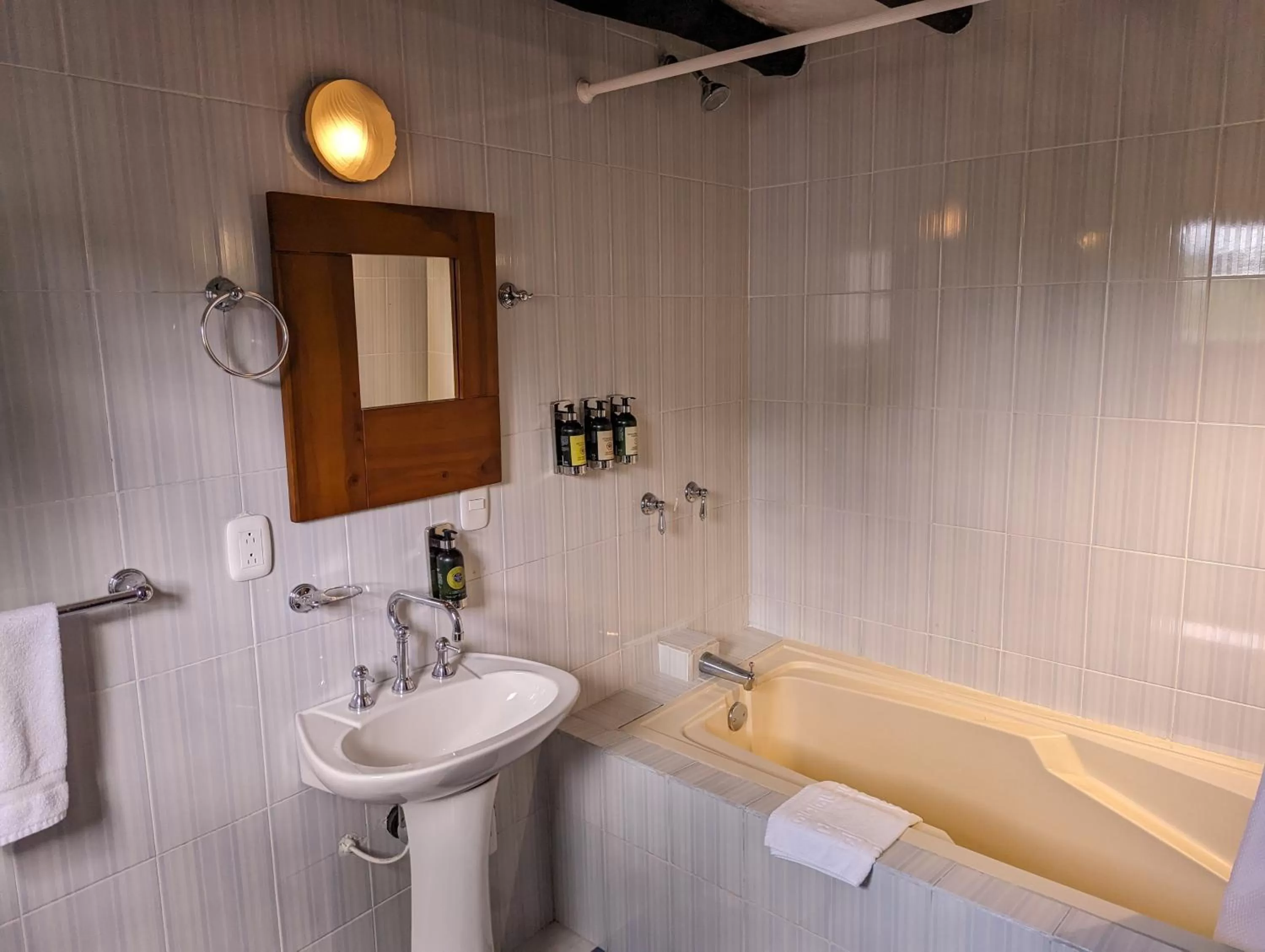 Bath in Posada Cafe La Huerta