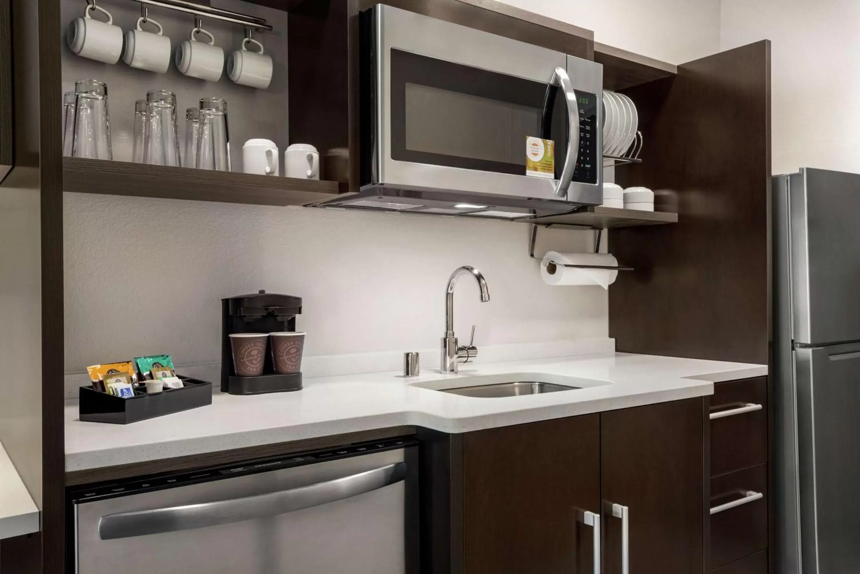 Kitchen or kitchenette, Kitchen/Kitchenette in Home2 Suites By Hilton Madison Central Alliant Energy Center