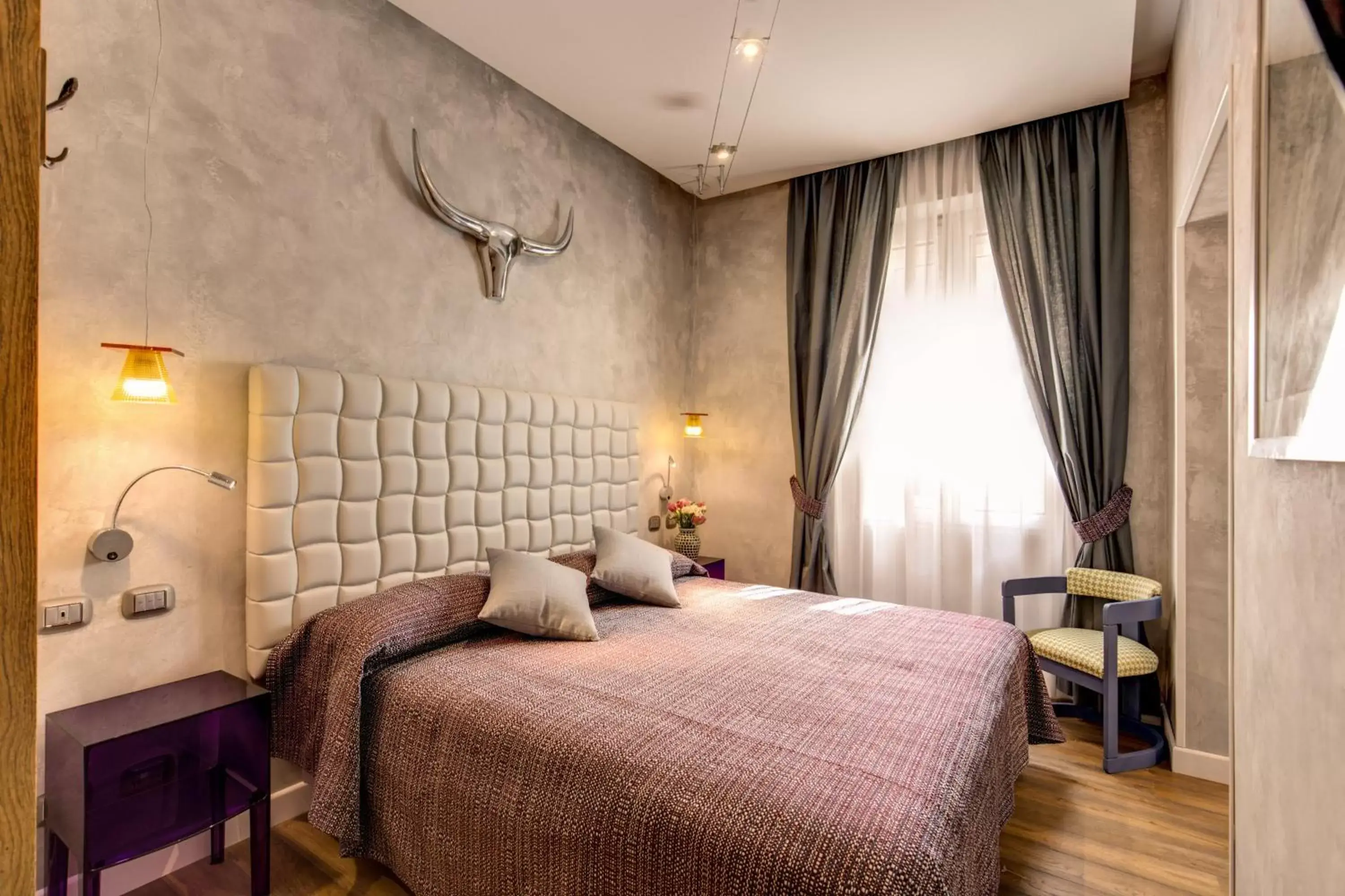 Photo of the whole room, Bed in Parlamento Boutique Hotel
