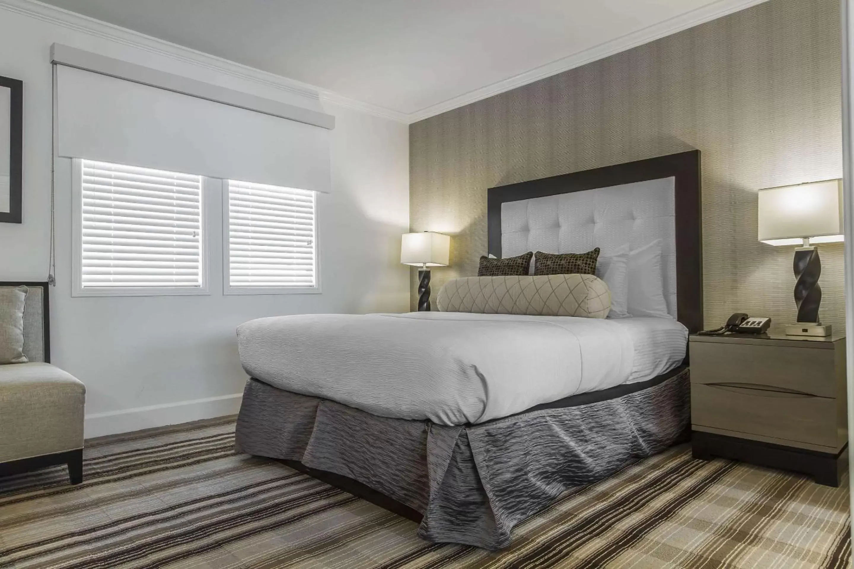 Photo of the whole room, Bed in Inn Off Capitol Park, Ascend Hotel Collection