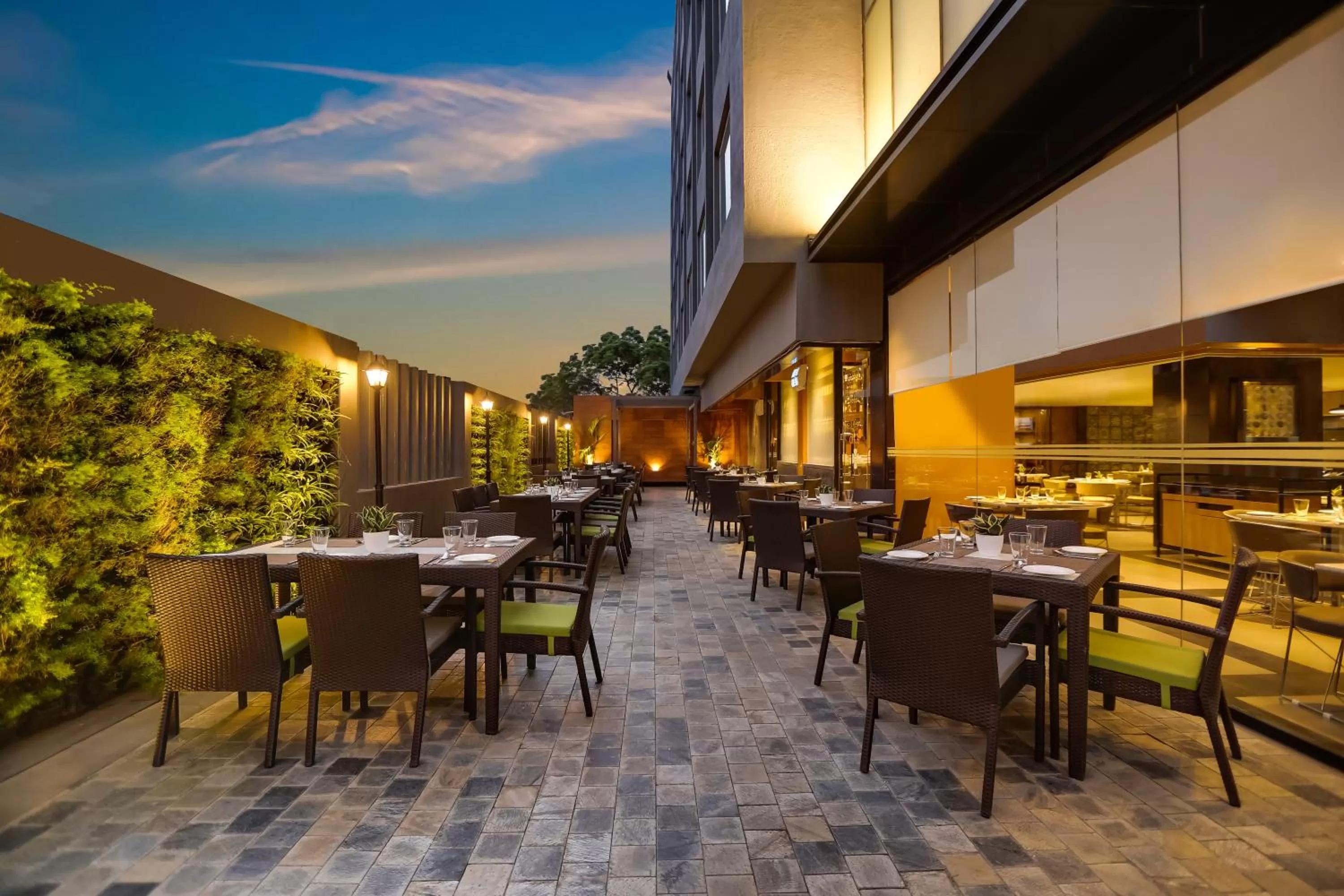 Restaurant/places to eat in Lemon Tree Hotel Viman Nagar Pune