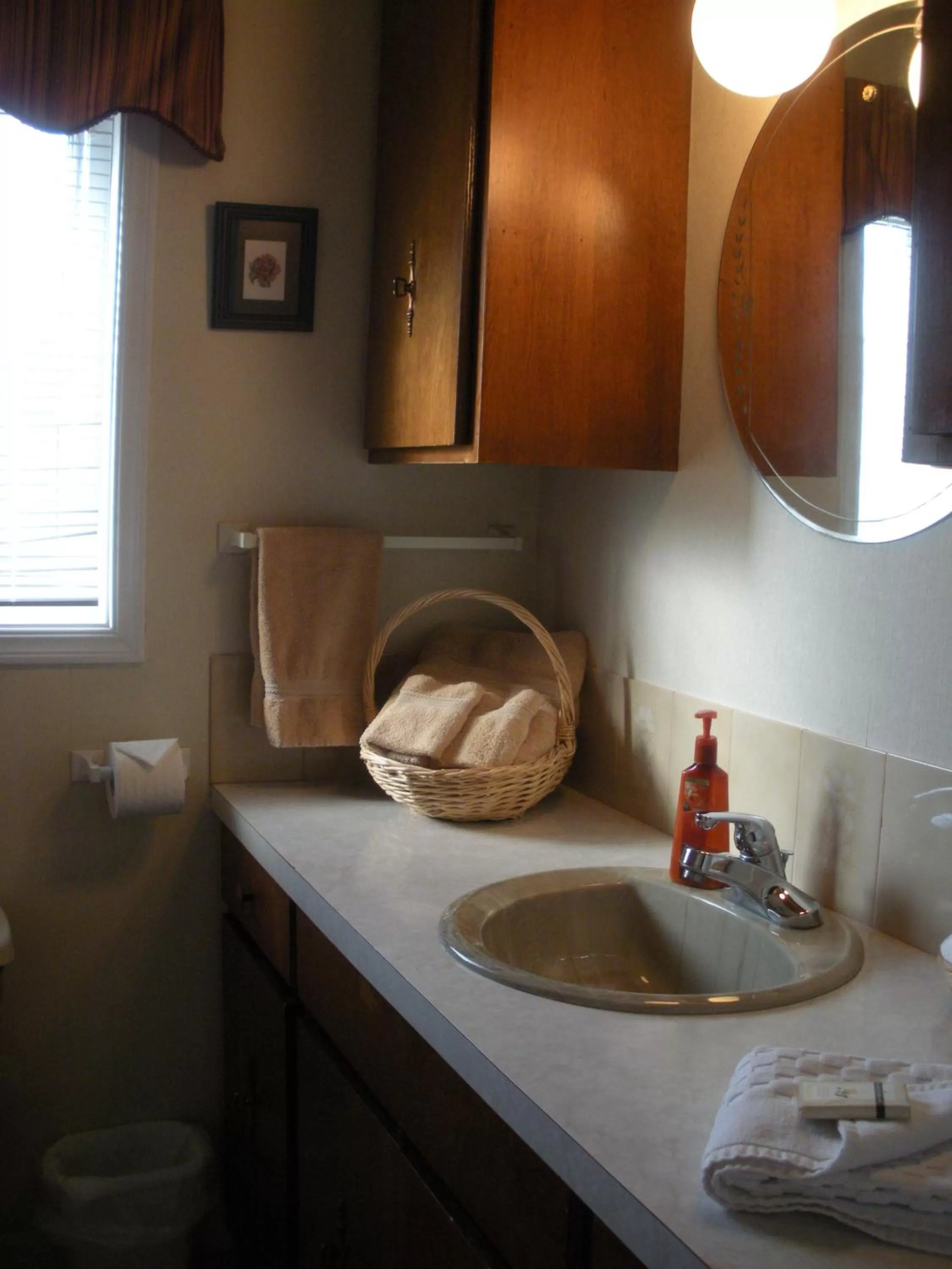 Bathroom in Côté's Bed & Breakfast