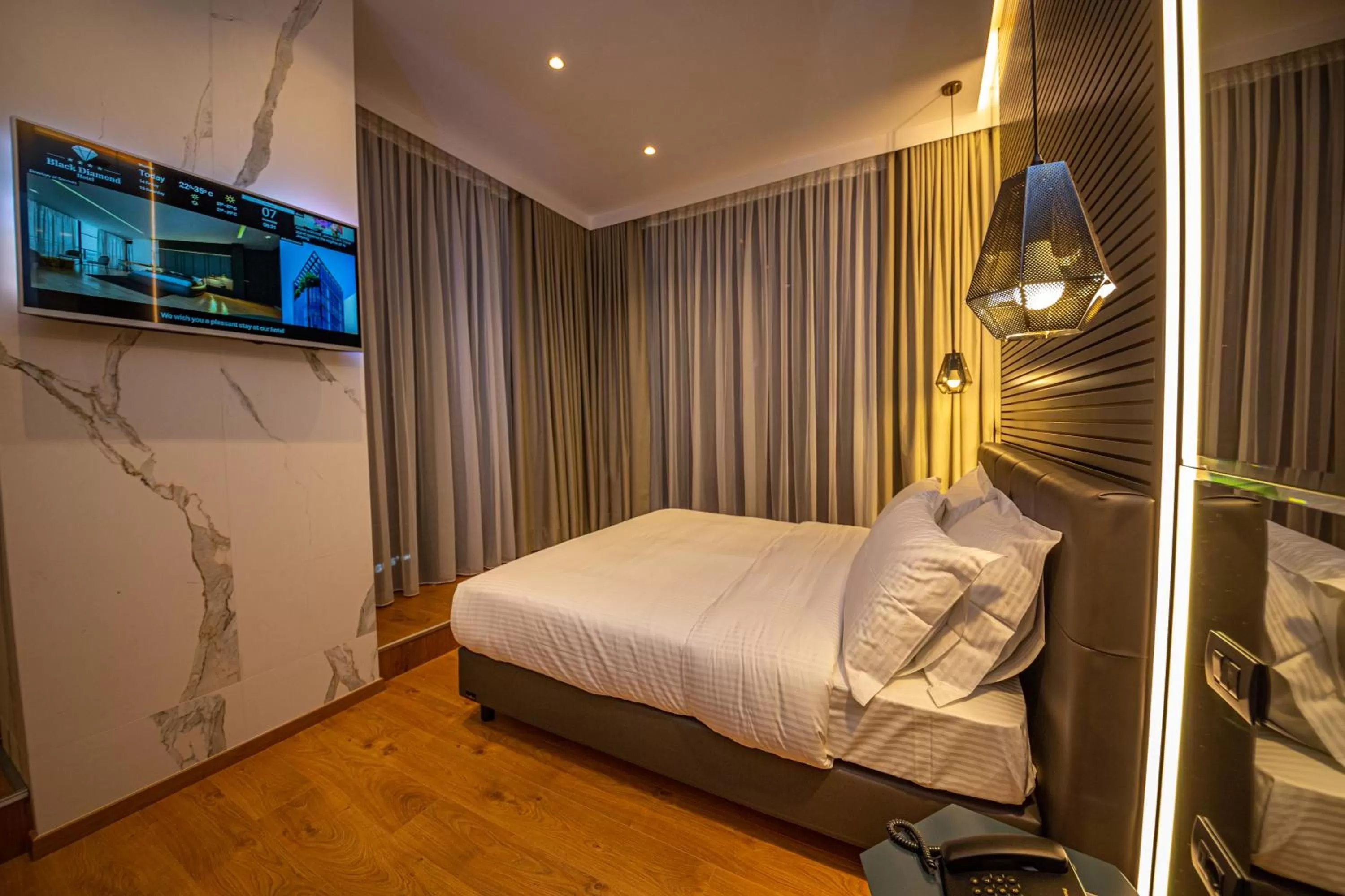 Bedroom, Bed in Black Diamond Hotel