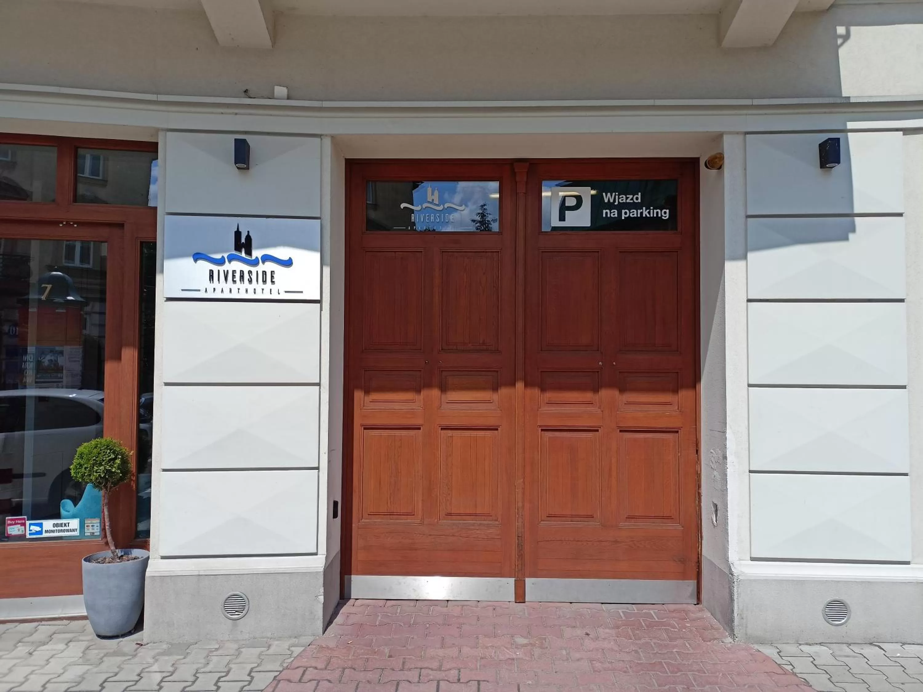 Parking in Riverside Aparthotel Cracow