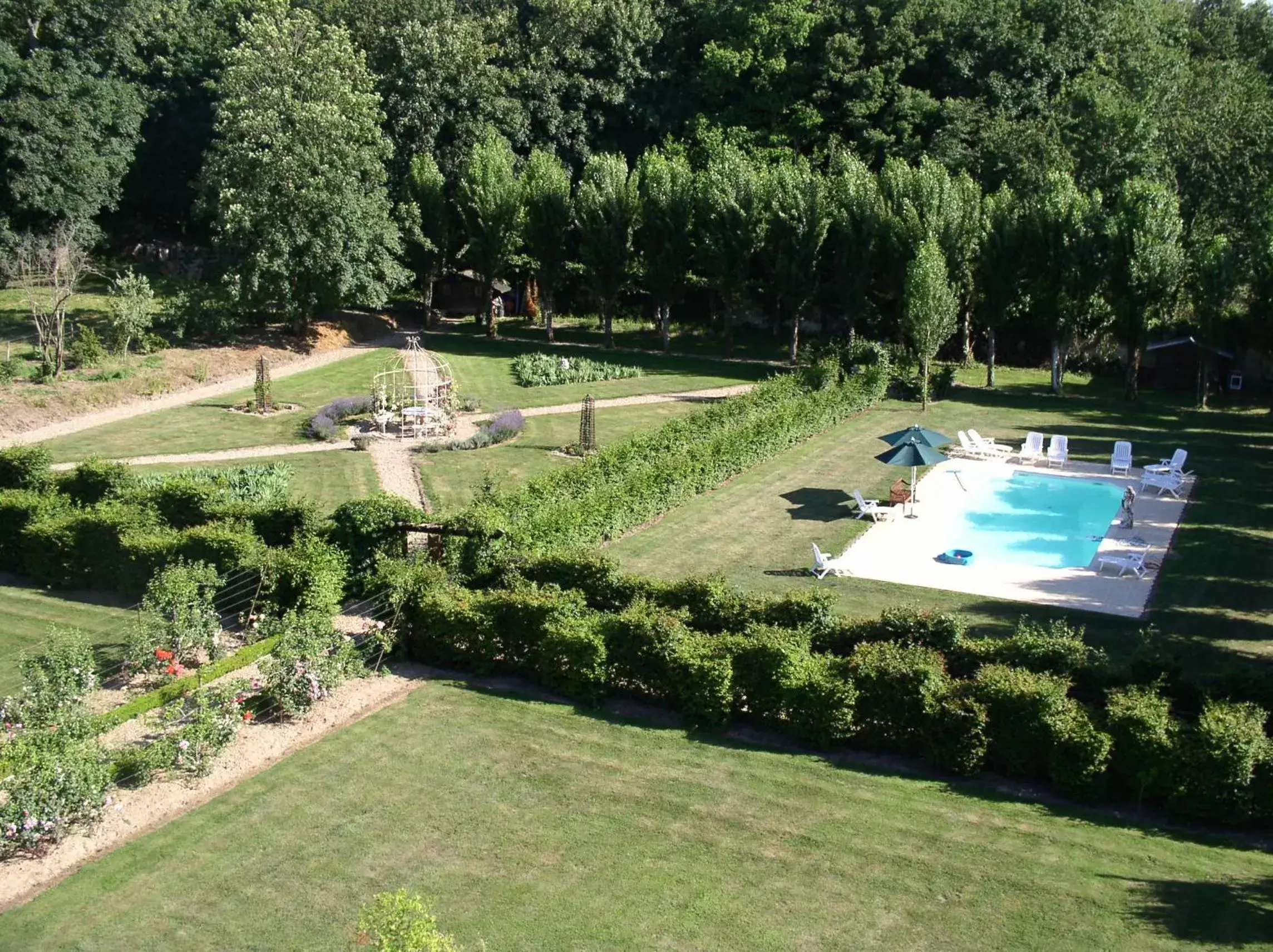 Property building, Pool View in Chateau de Jallanges - Les Collectionneurs