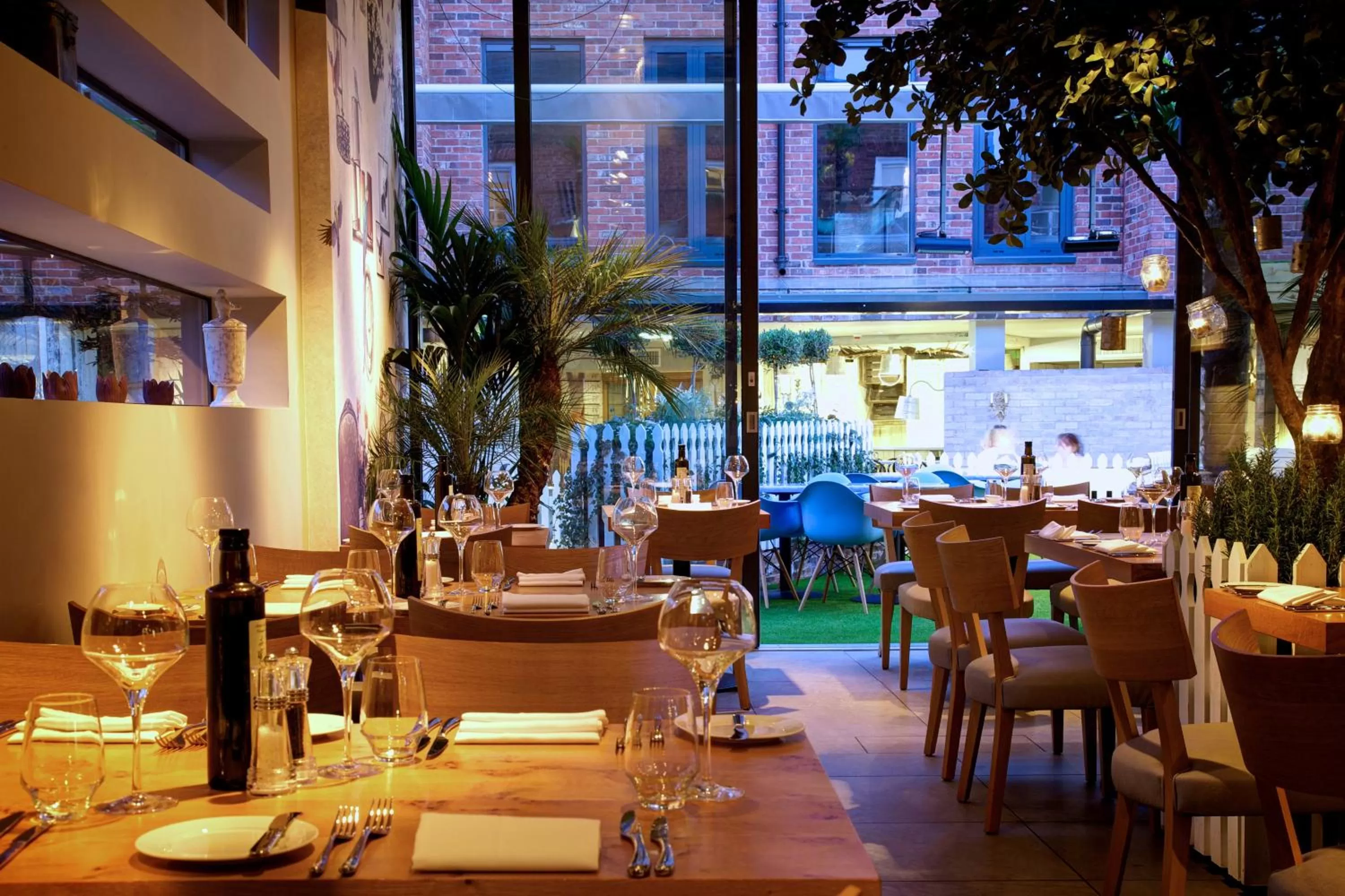 Restaurant/places to eat in Oddfellows Chester Hotel & Apartments