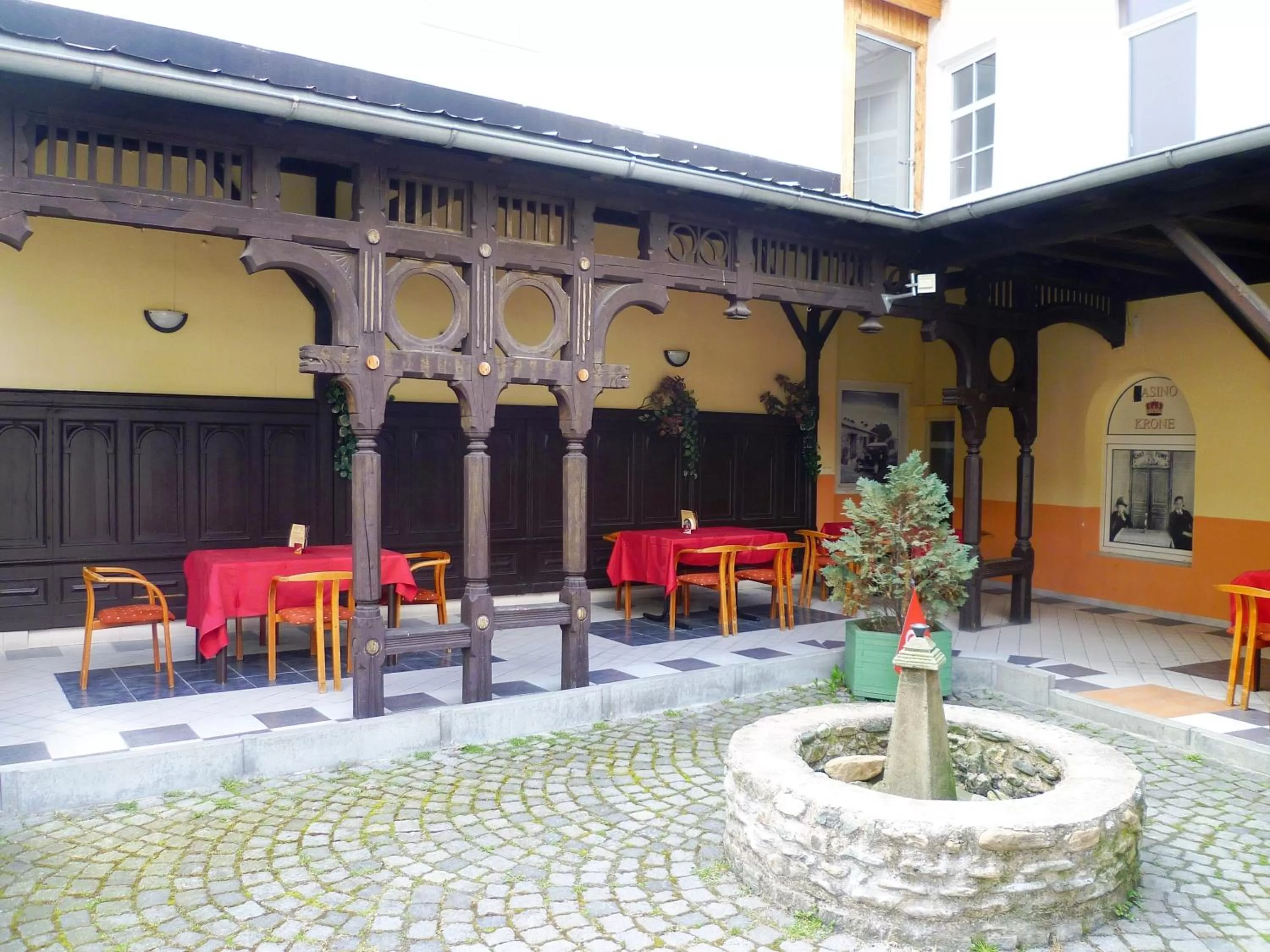 Restaurant/places to eat in Hotel Koruna