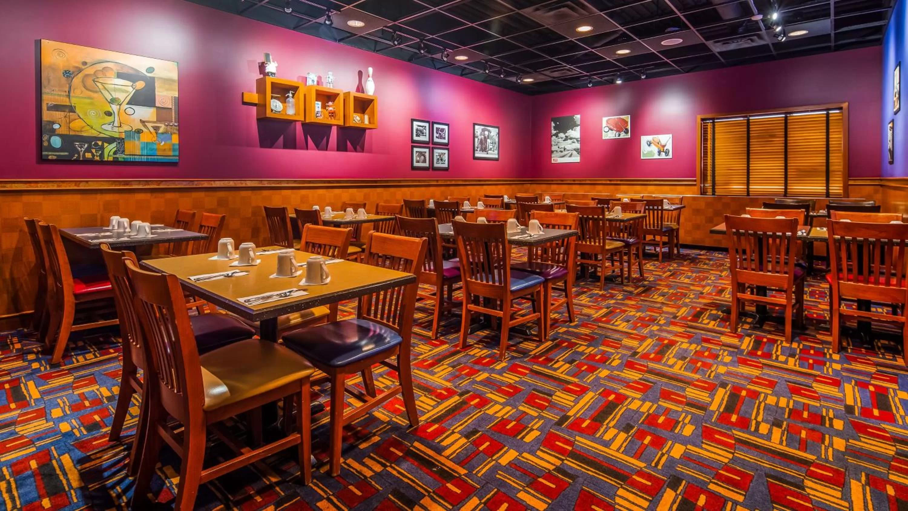 Restaurant/places to eat in Seven Oaks Hotel Regina