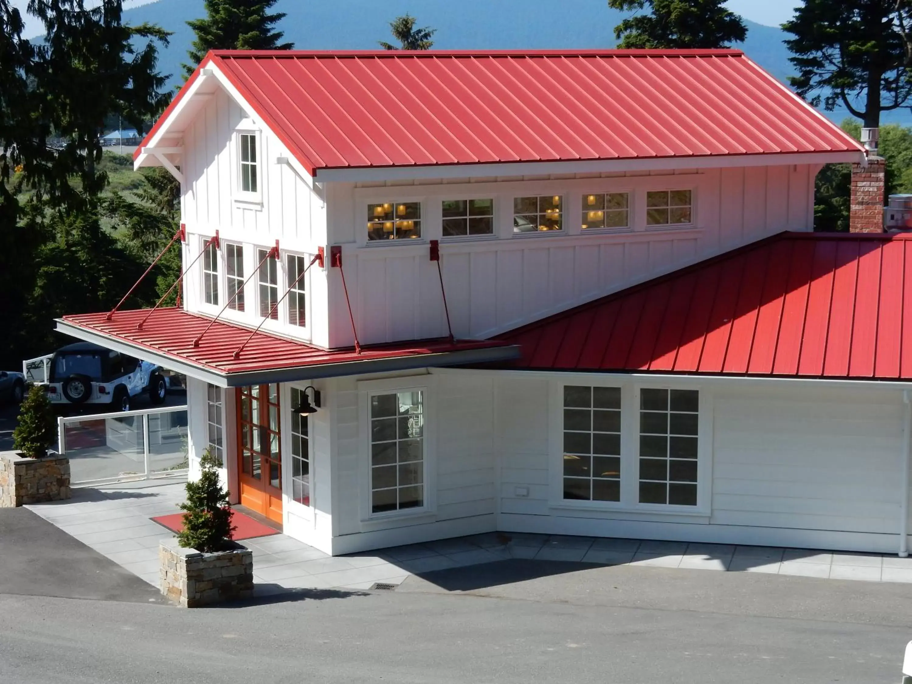 Restaurant/places to eat, Property Building in Anacortes Ship Harbor Inn