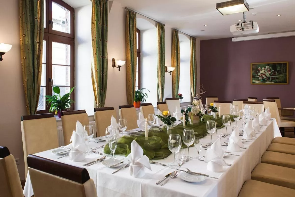 Restaurant/places to eat in Hotel und Restaurant Haus Sajons