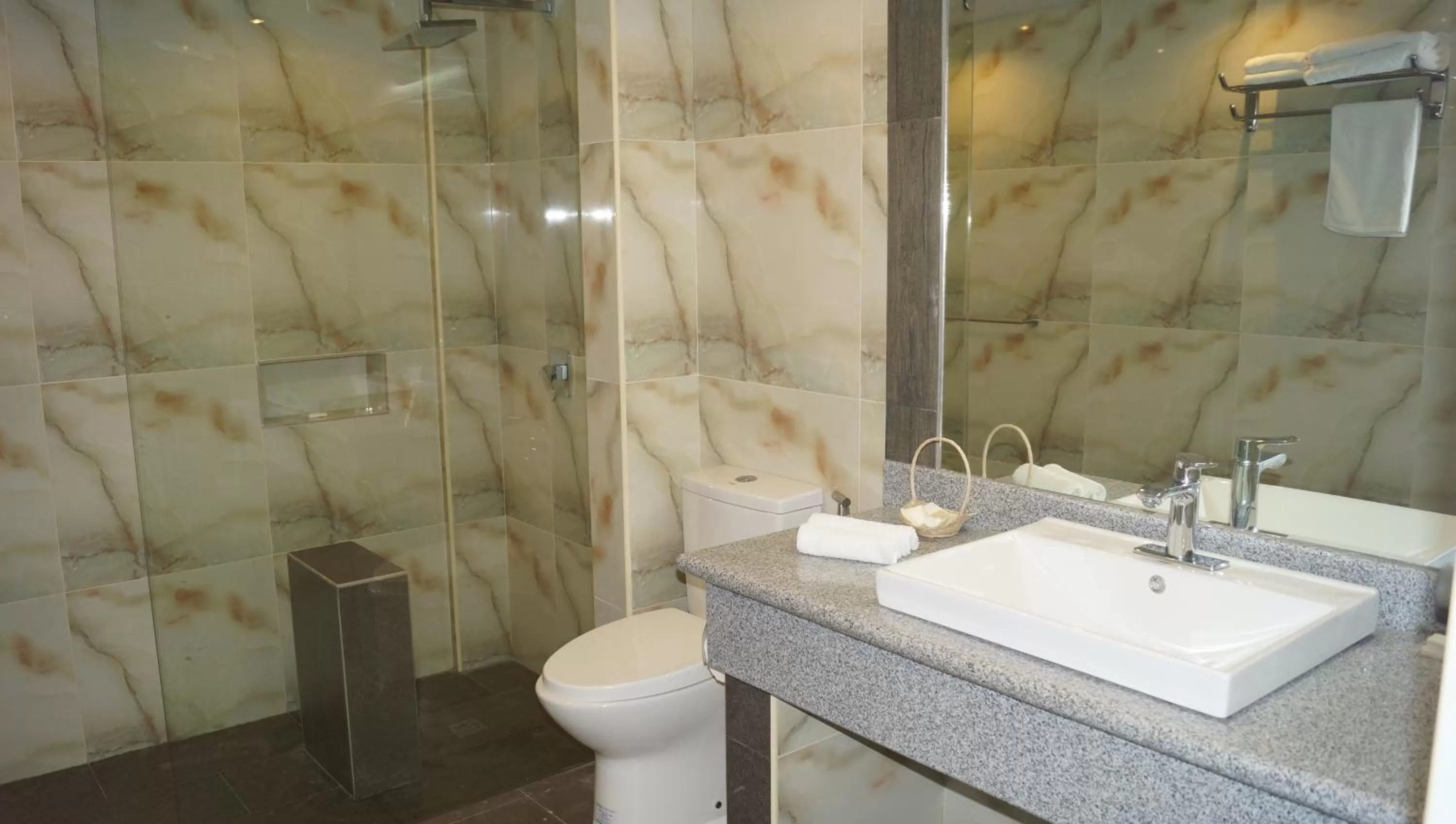 Shower in Panglao Sea Resort - Tangnan