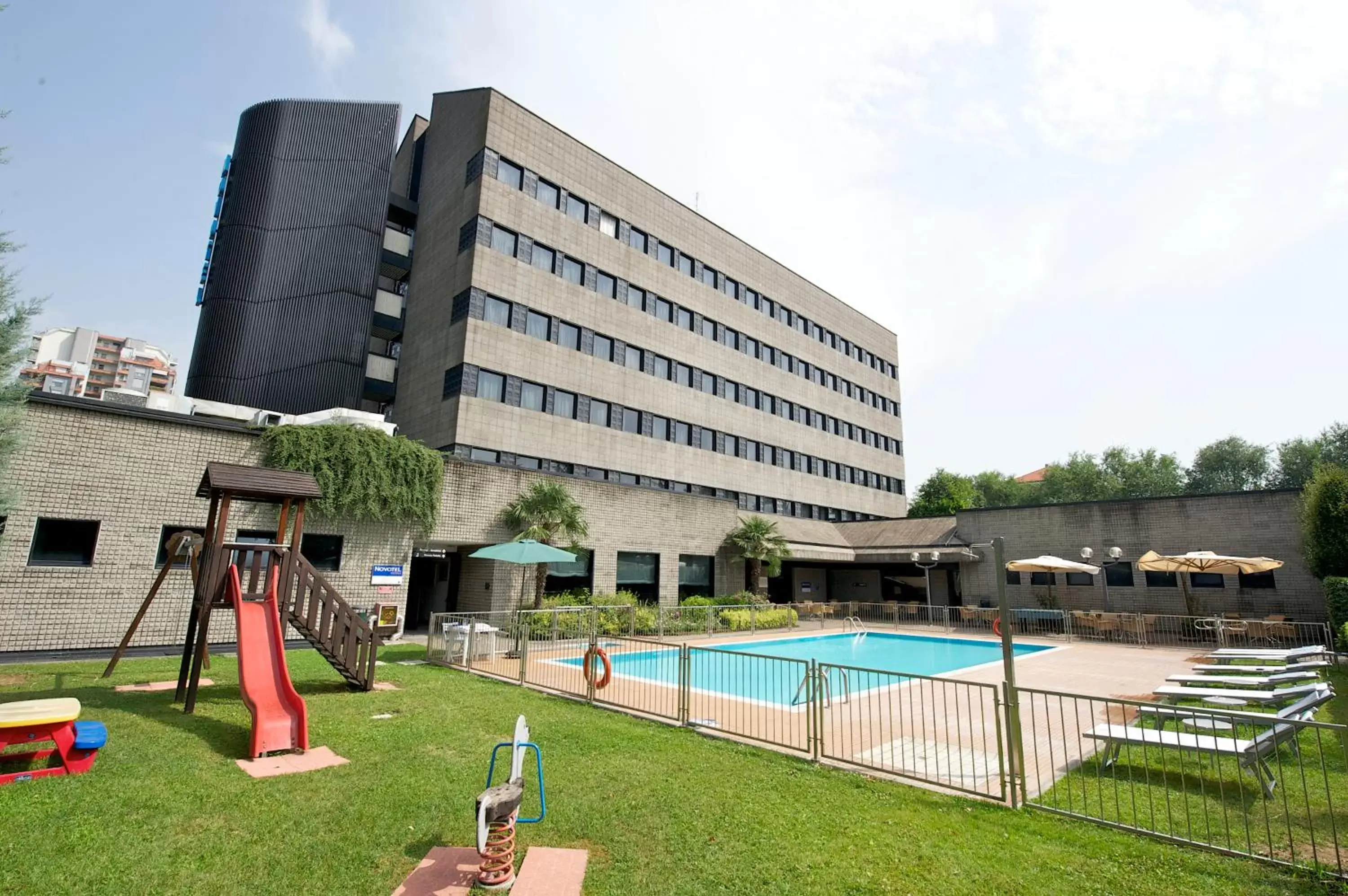 Facade/entrance, Swimming Pool in Novotel Milano Nord Ca' Granda