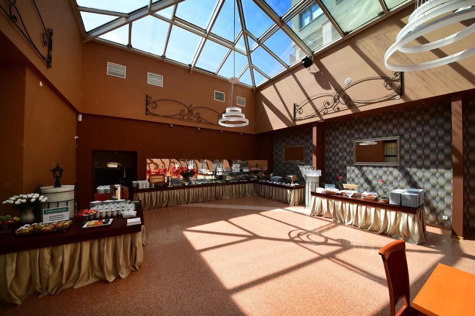 Restaurant/places to eat in Hotel Gromada Pila