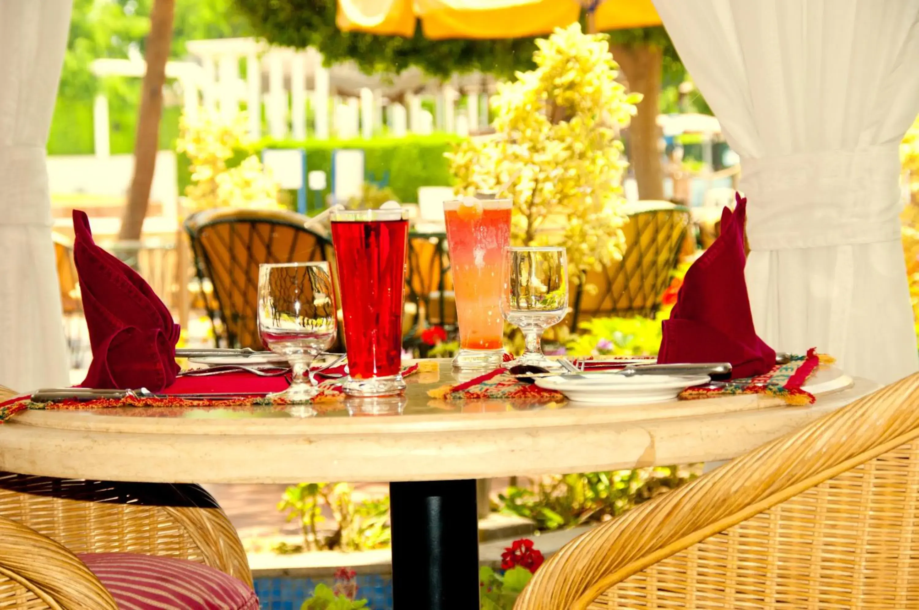 Drinks, Restaurant/Places to Eat in Pyramids Park Resort Cairo