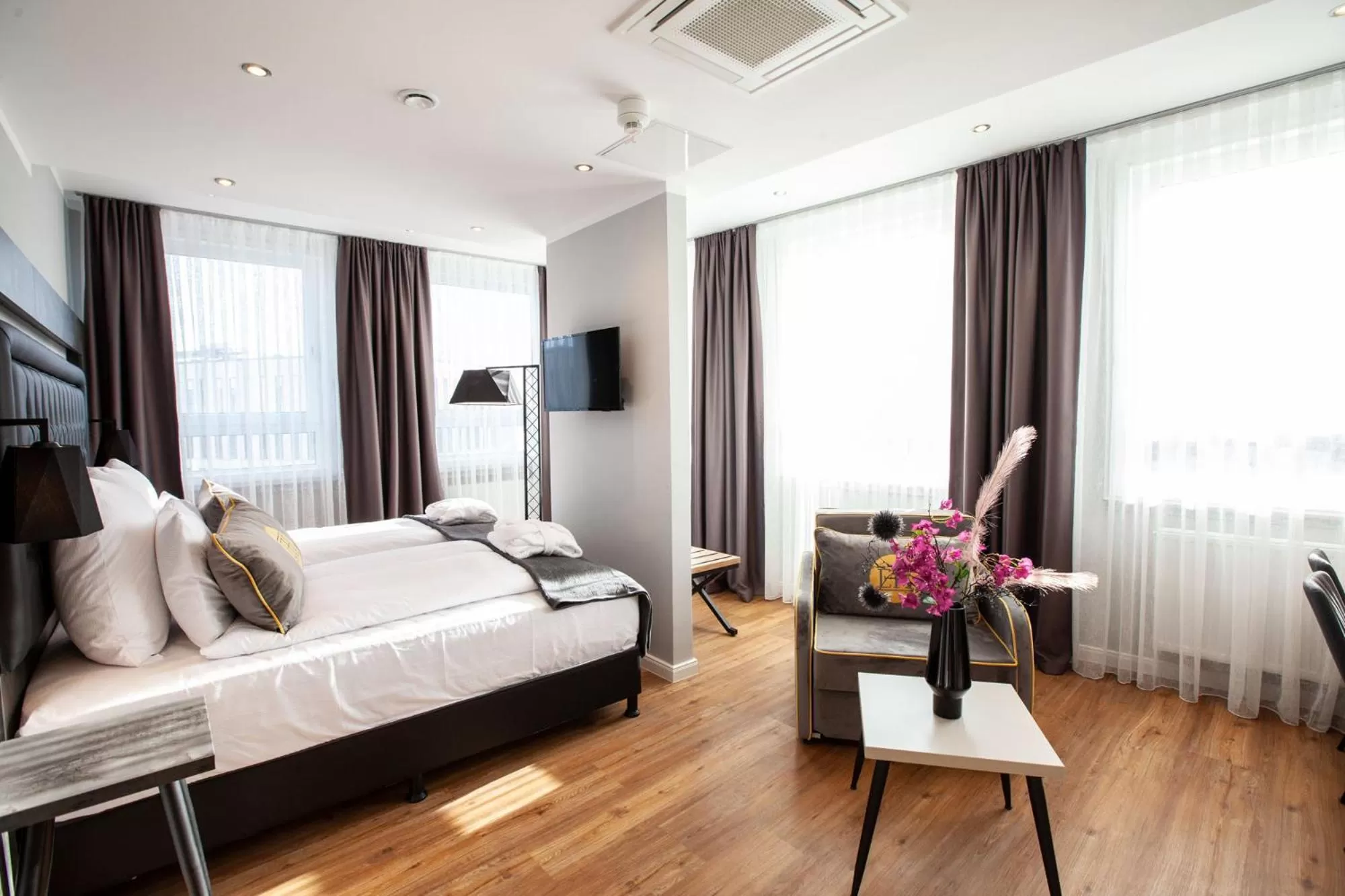 Photo of the whole room, Bed in DORMERO Hotel Bremen