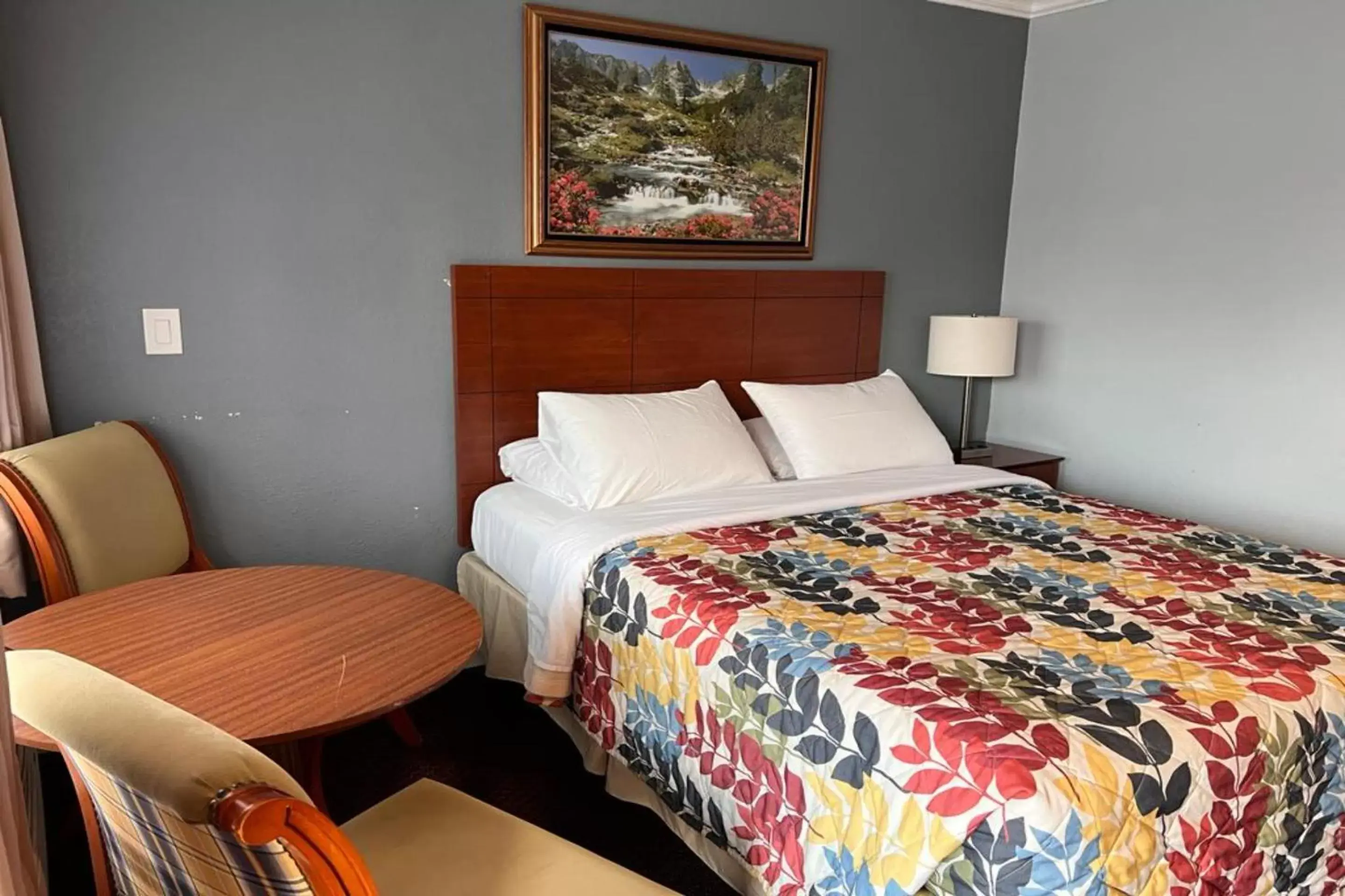 Bedroom, Bed in The Islander Motel Santa Cruz