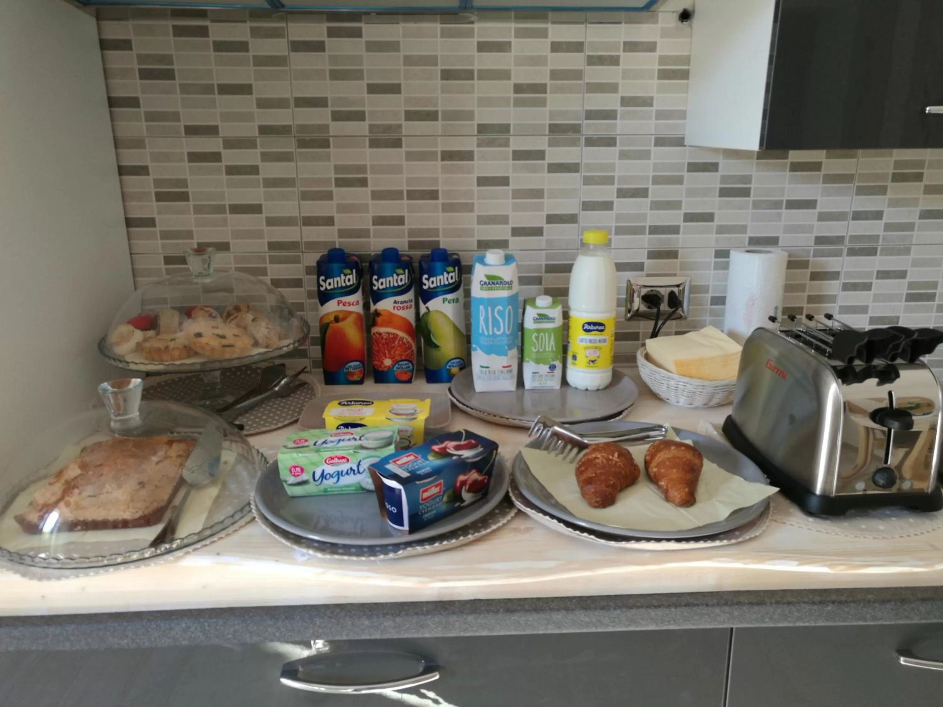 Breakfast in B&B Les Chambres Rooms & Suite