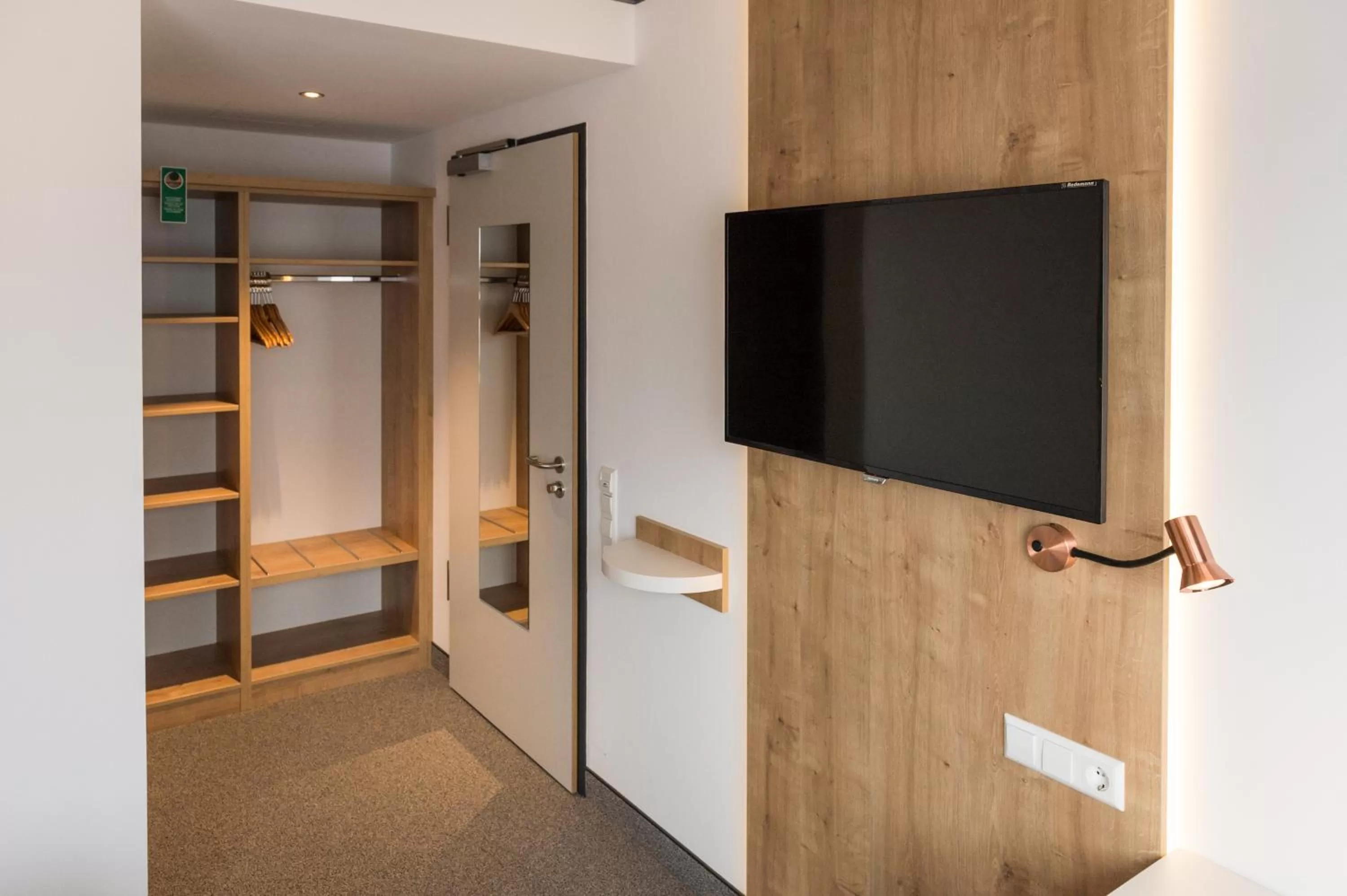 TV and multimedia in Fischer's Hotel Brauhaus 24h Self Check In