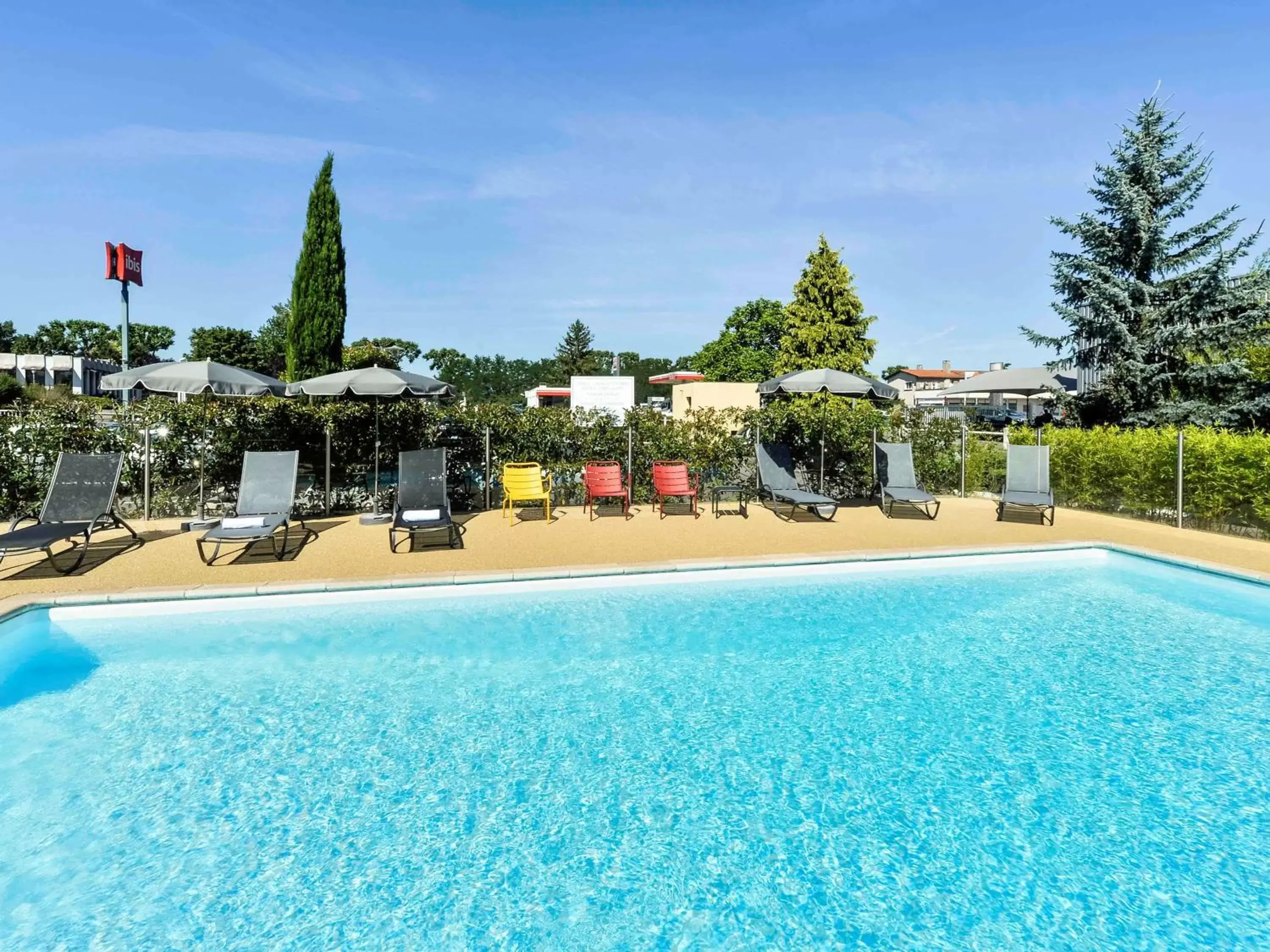 Activities, Swimming Pool in Ibis Roanne Le Coteau Hotel Restaurant