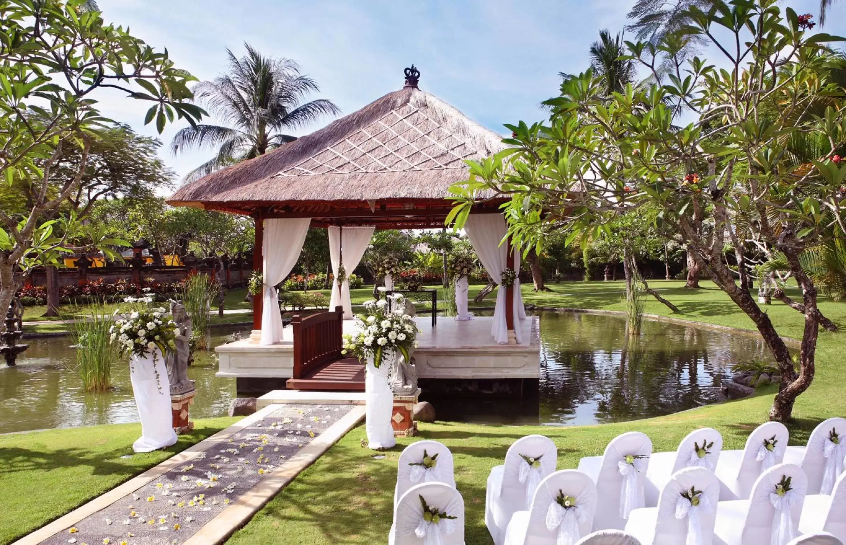 Garden, Banquet Facilities in Nusa Dua Beach Hotel & Spa, Bali