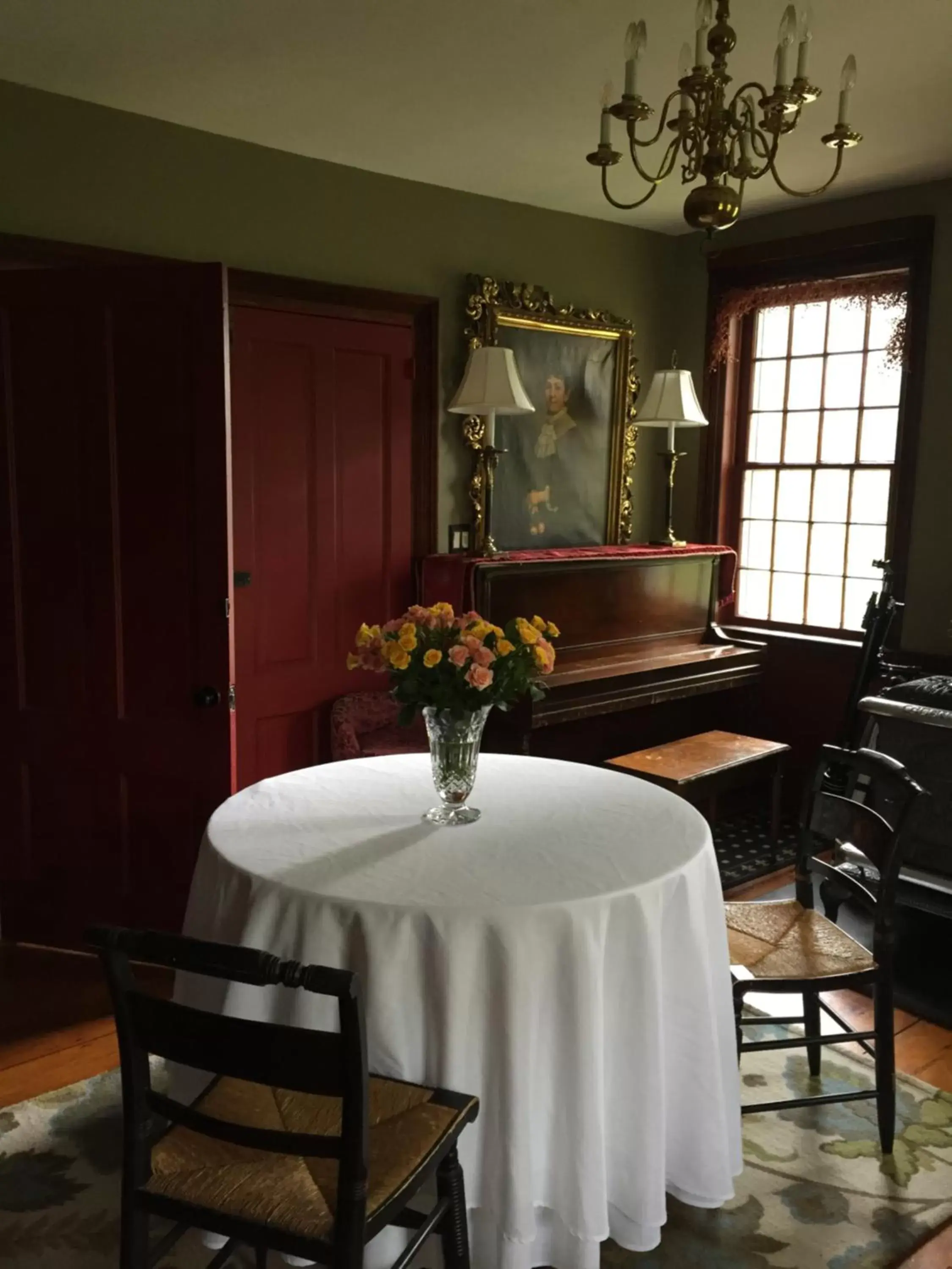 Communal lounge/ TV room, Dining Area in Innkeeper's Place B&B