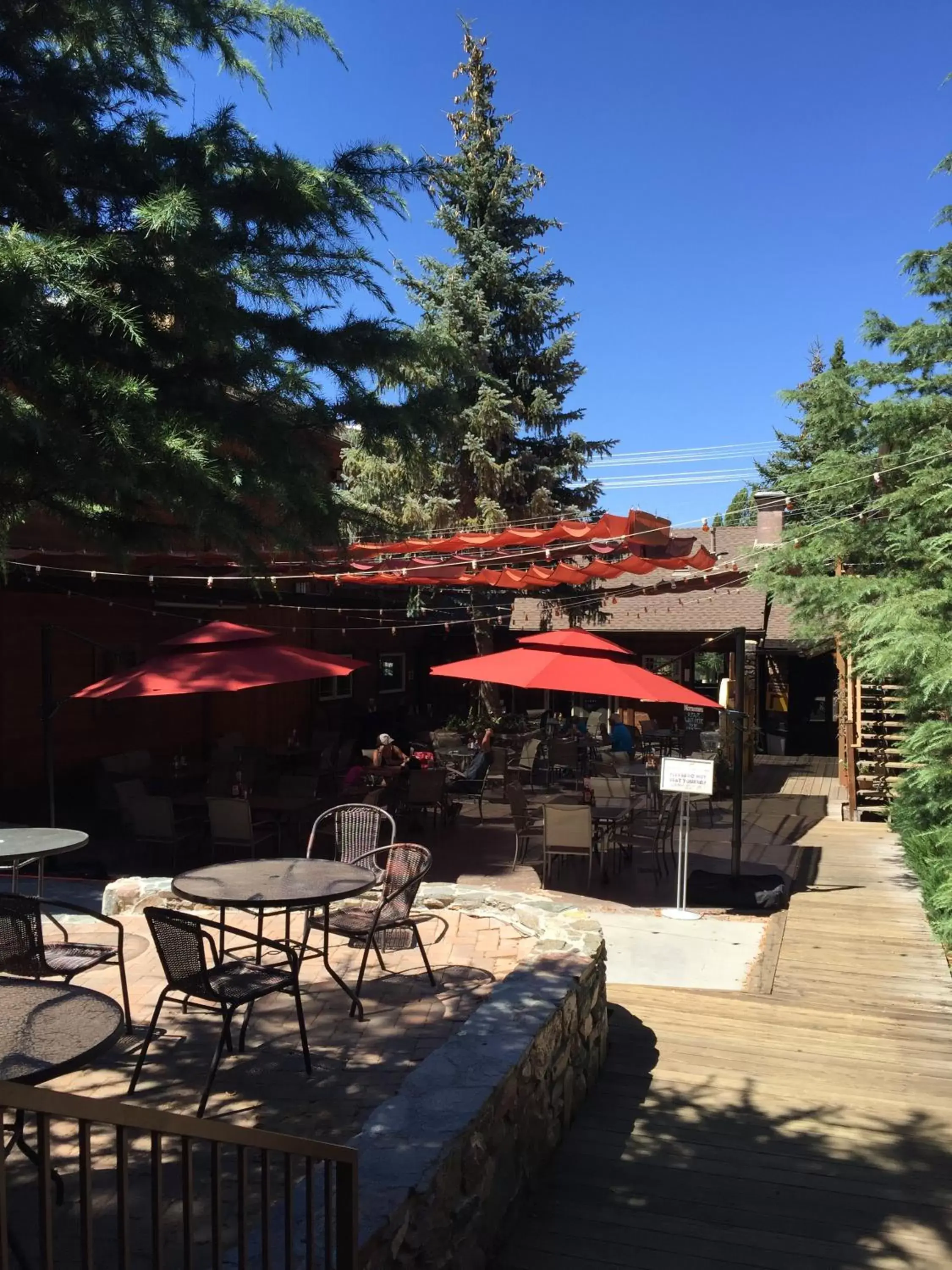 Restaurant/places to eat, Patio/Outdoor Area in Robinhood Resort