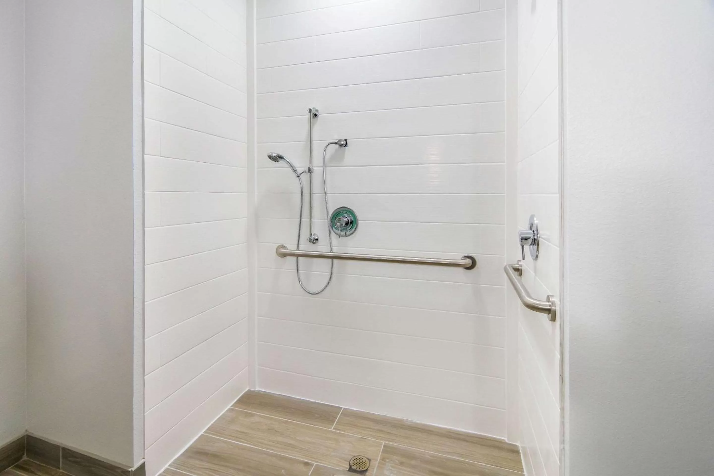 Bedroom in Comfort Suites DeSoto Dallas South