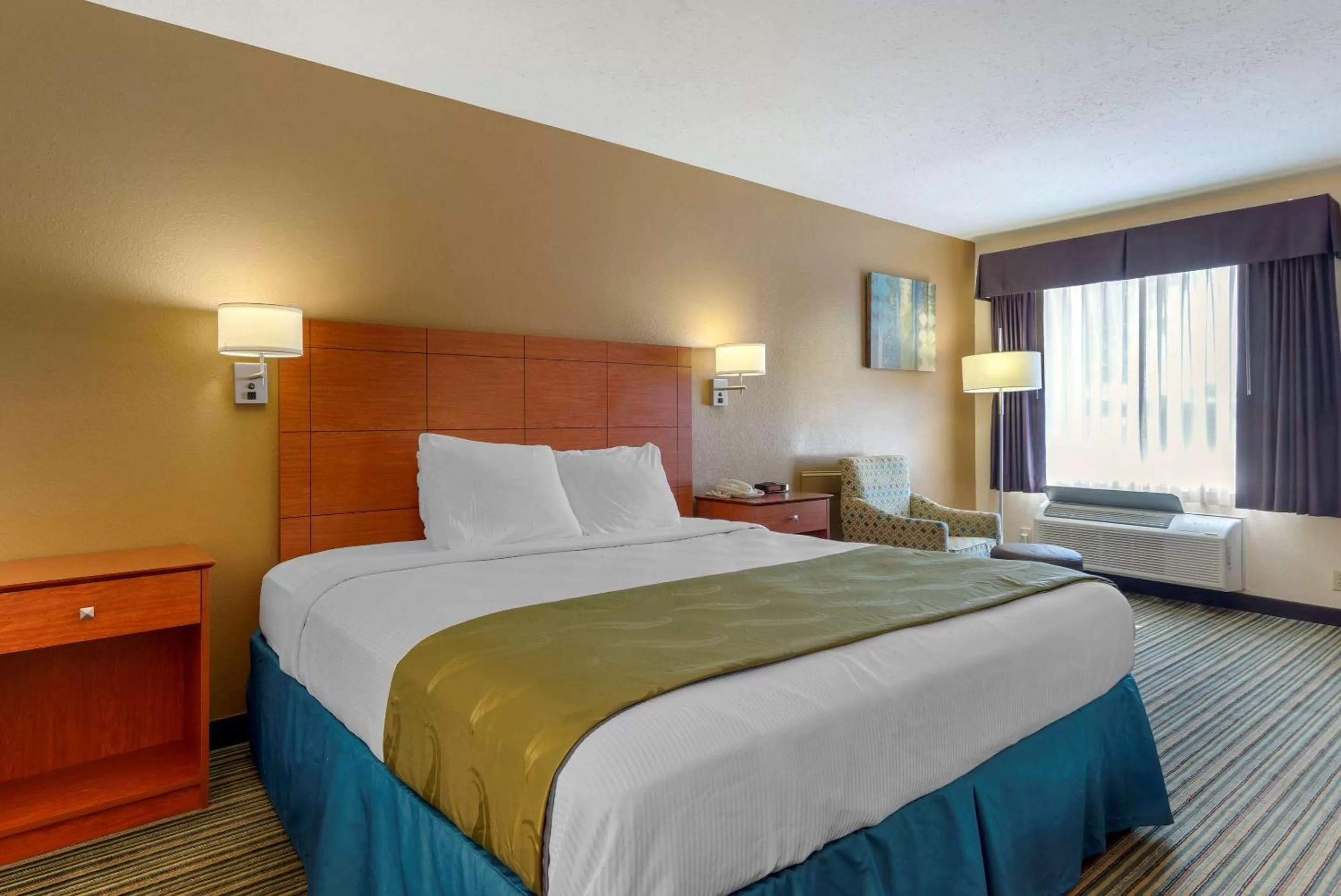 Photo of the whole room, Bed in Quality Inn Ashburn