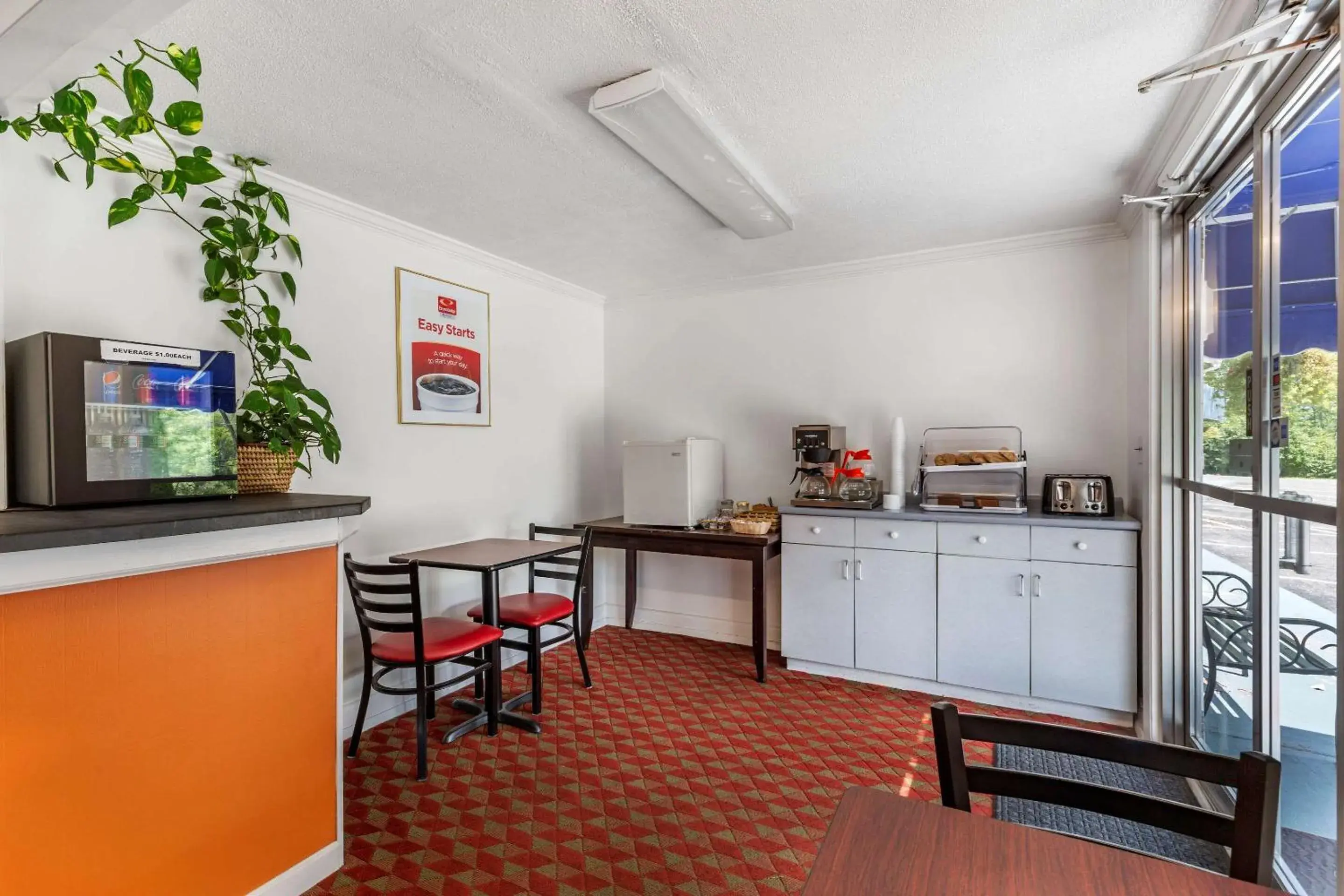 Restaurant/places to eat, Kitchen/Kitchenette in Econo Lodge Lee - Great Barrington