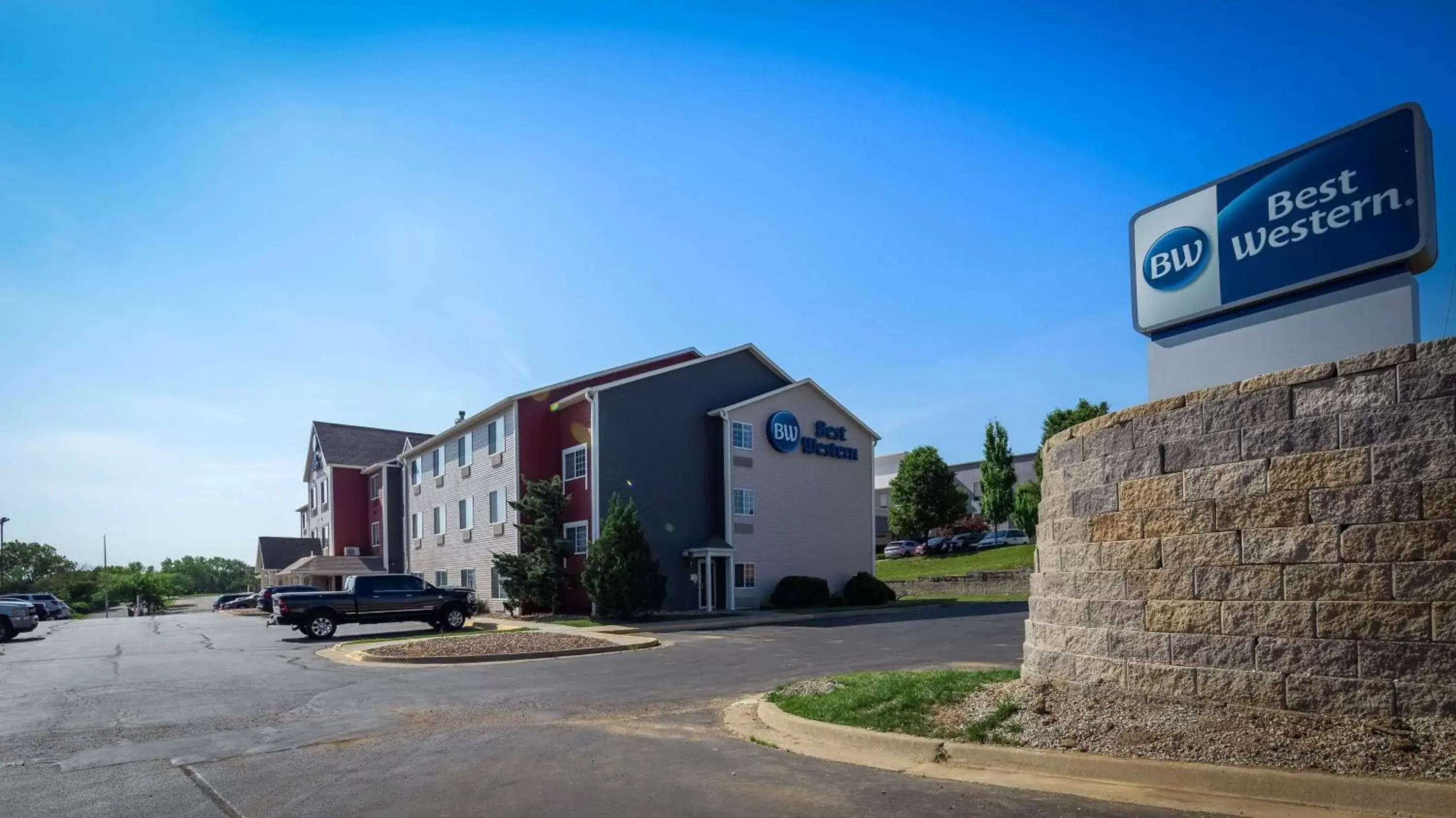 Property Building in Best Western Worlds Of Fun