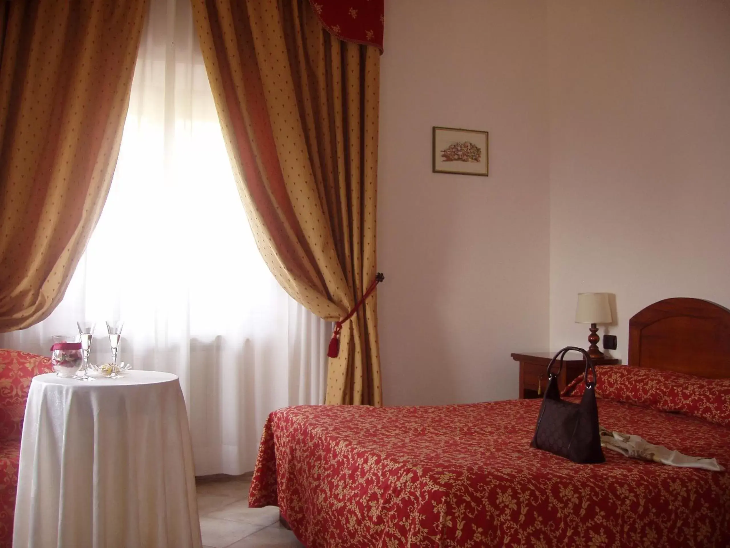 Bed in Hotel Il Cavalier D'Arpino