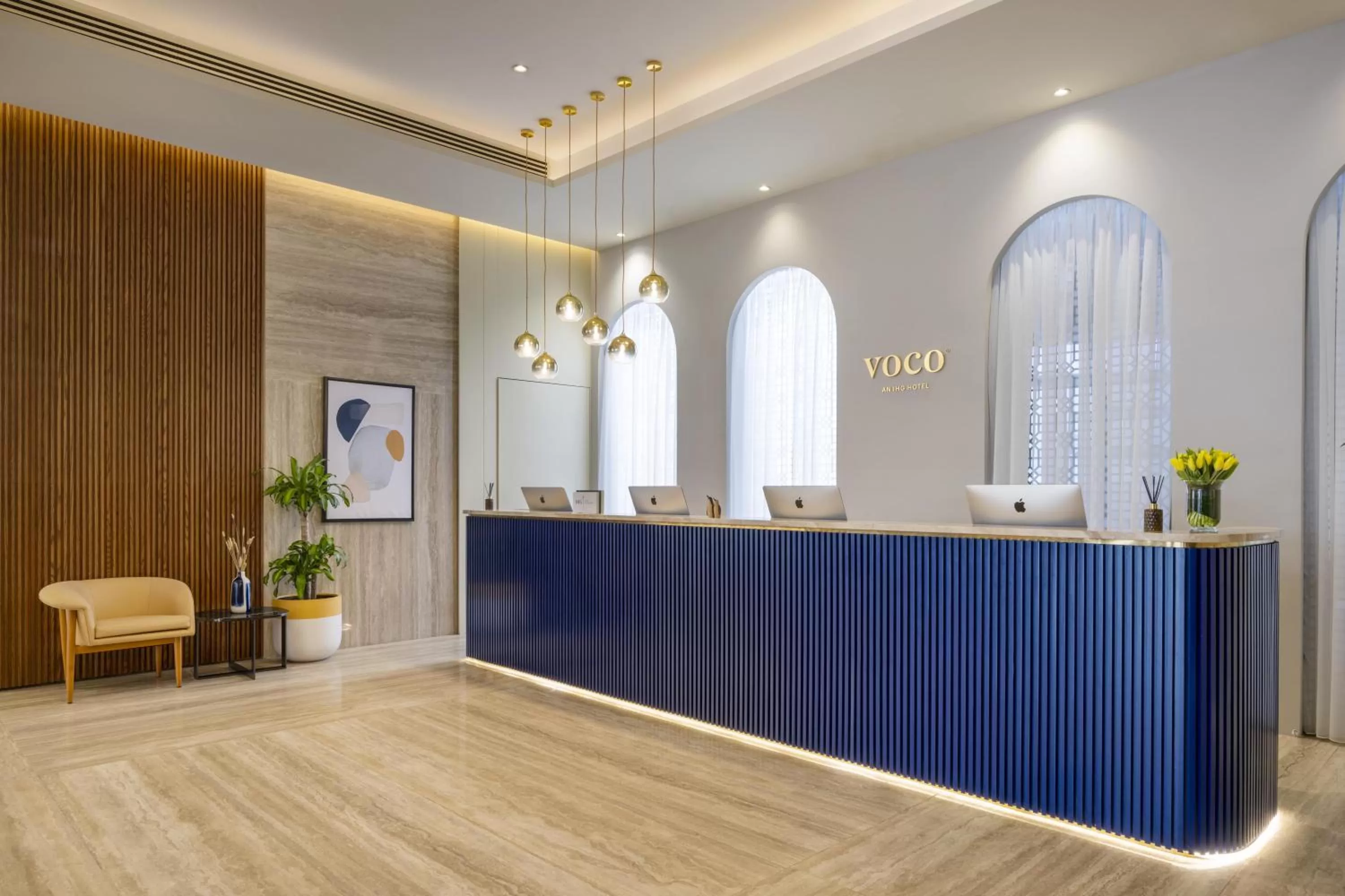 Lobby or reception in voco Doha West Bay Suites by IHG