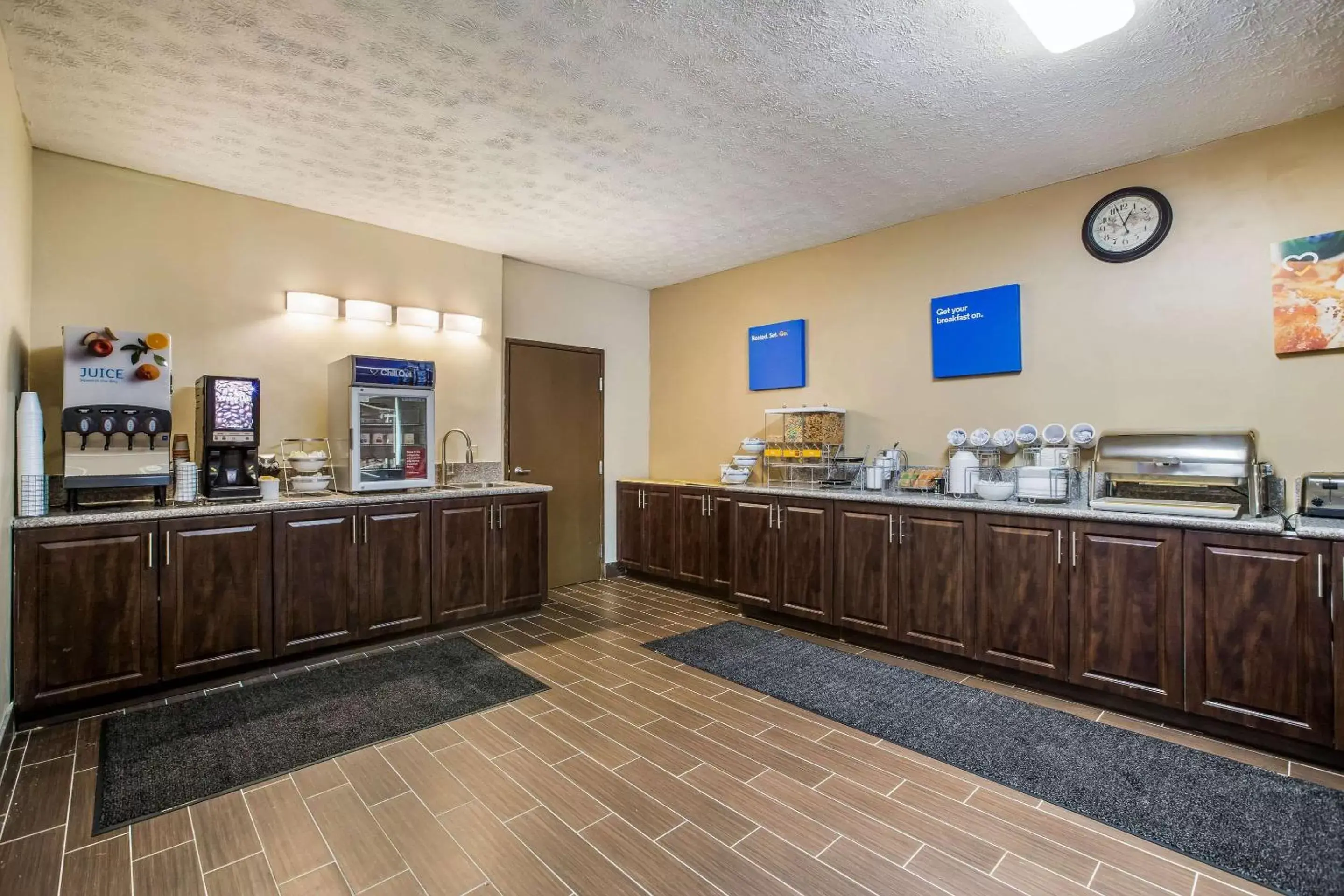 Restaurant/Places to Eat in Comfort Inn & Suites Fairborn near Wright Patterson AFB