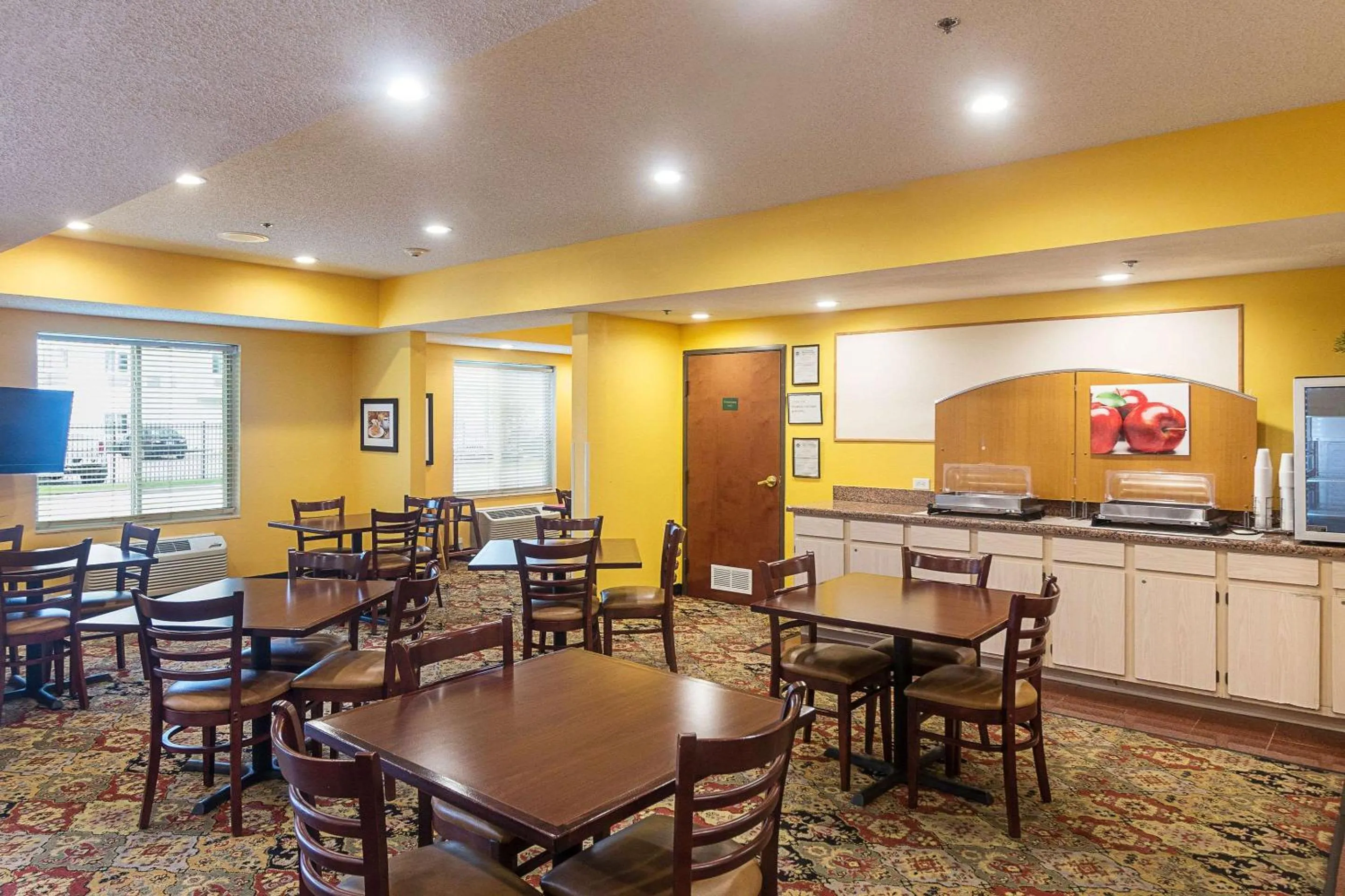 Restaurant/places to eat in Quality Inn & Suites West Chase