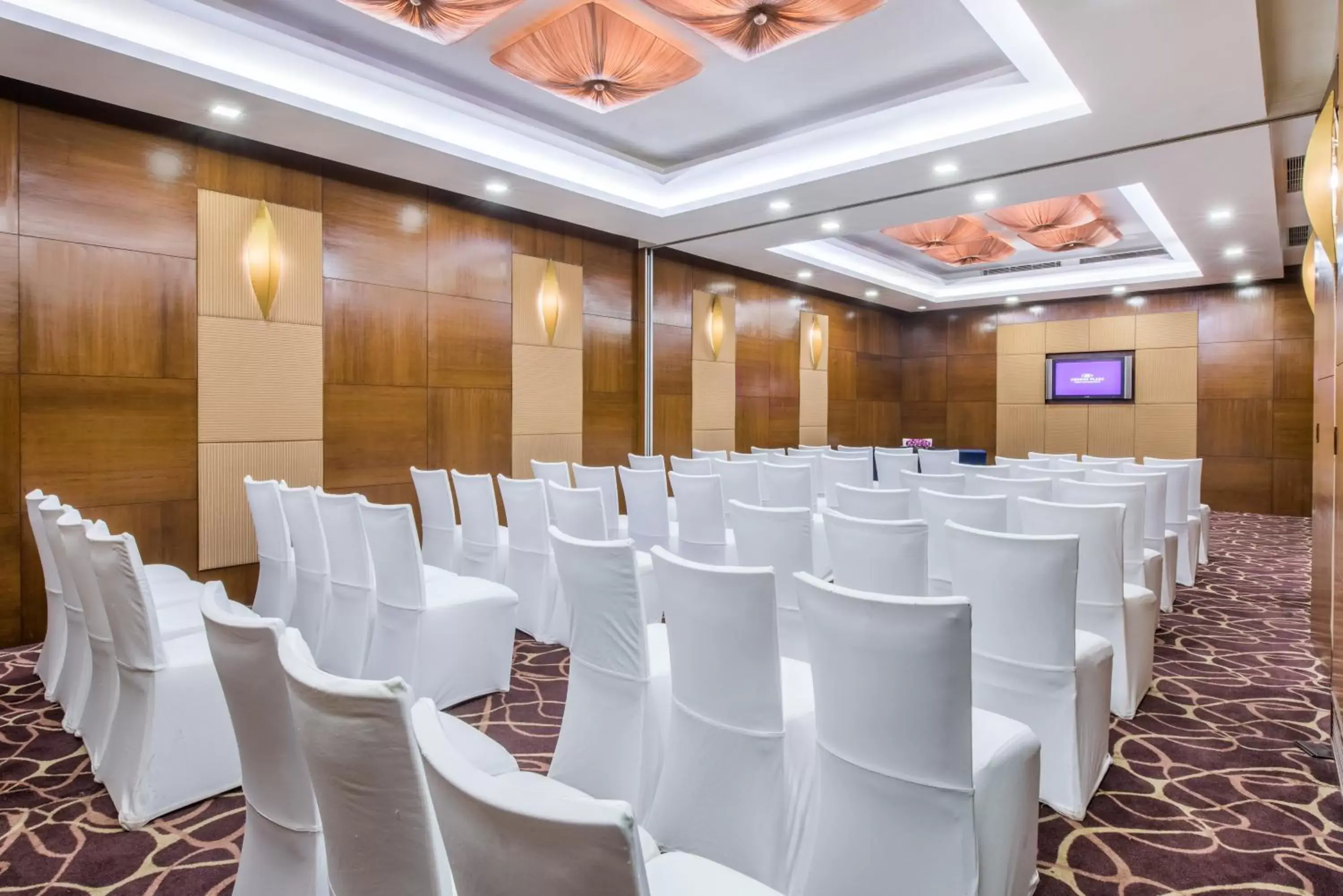 Meeting/conference room in Crowne Plaza New Delhi Okhla, an IHG Hotel