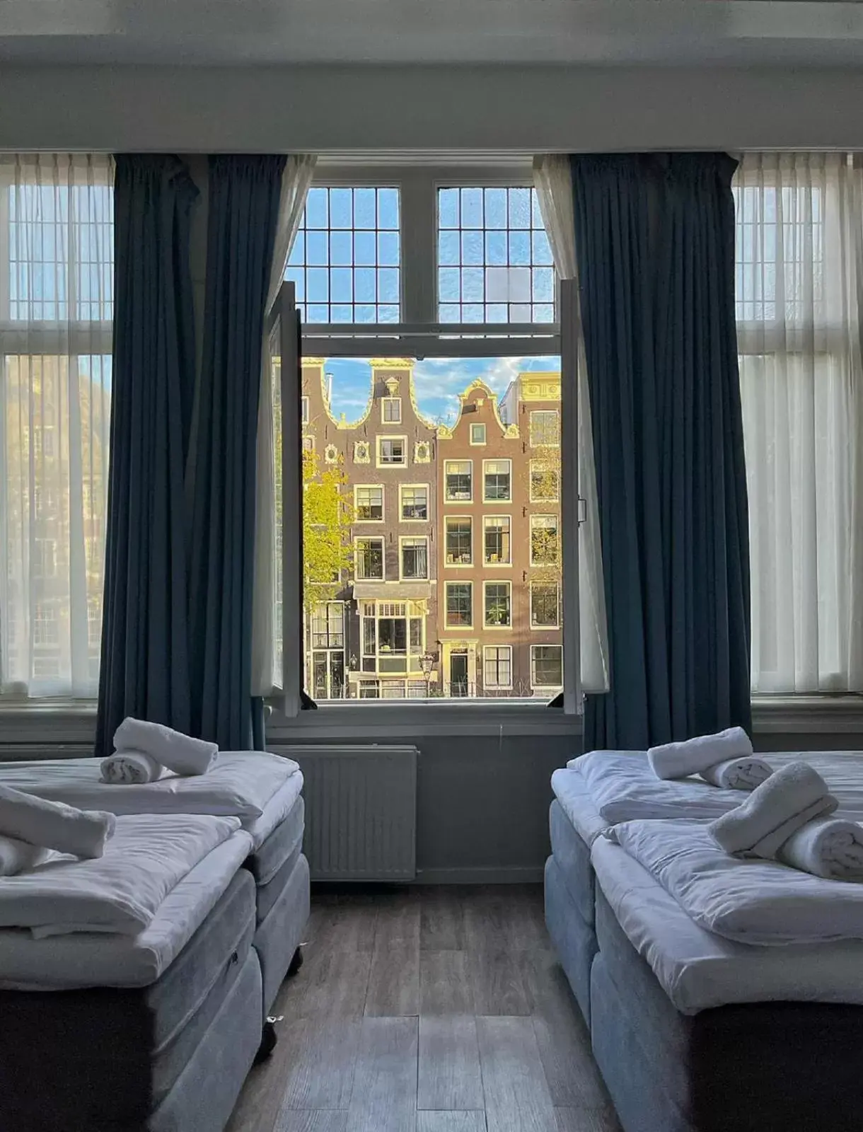 Bed in Facade Hotel Amsterdam