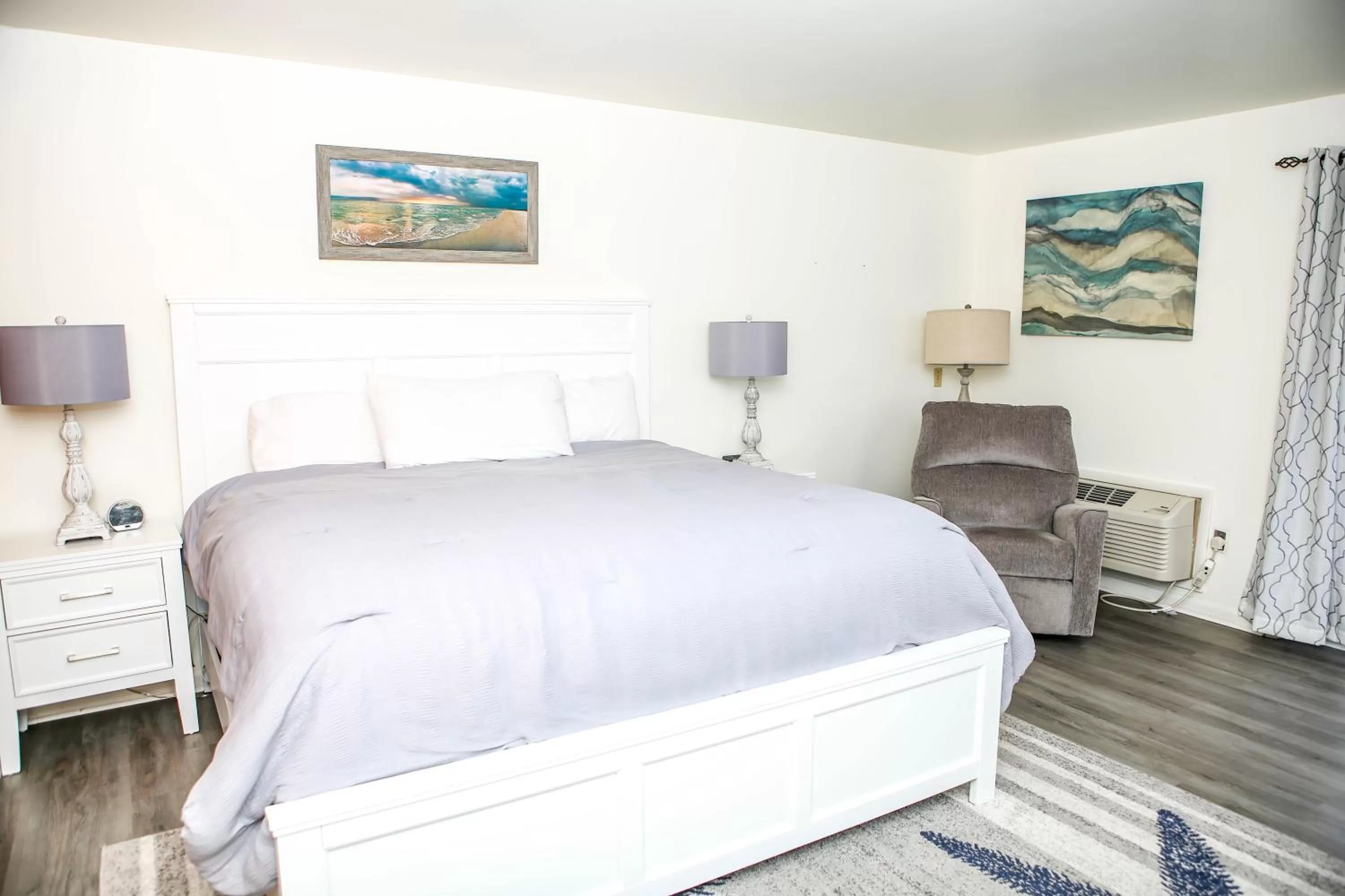 Deluxe King Suite in Waterside Inn