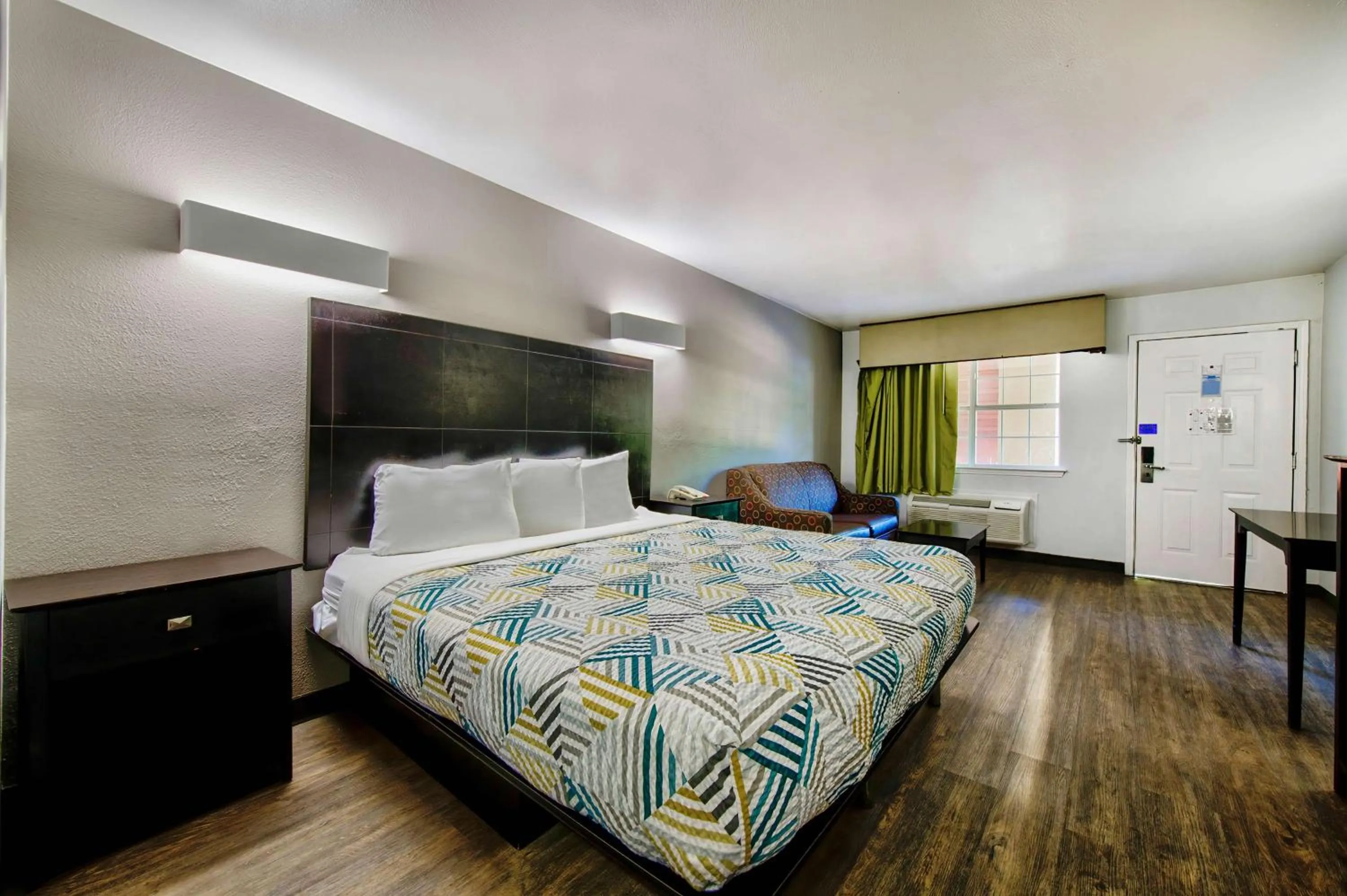 Bedroom, Bed in Motel 6-Arlington, TX