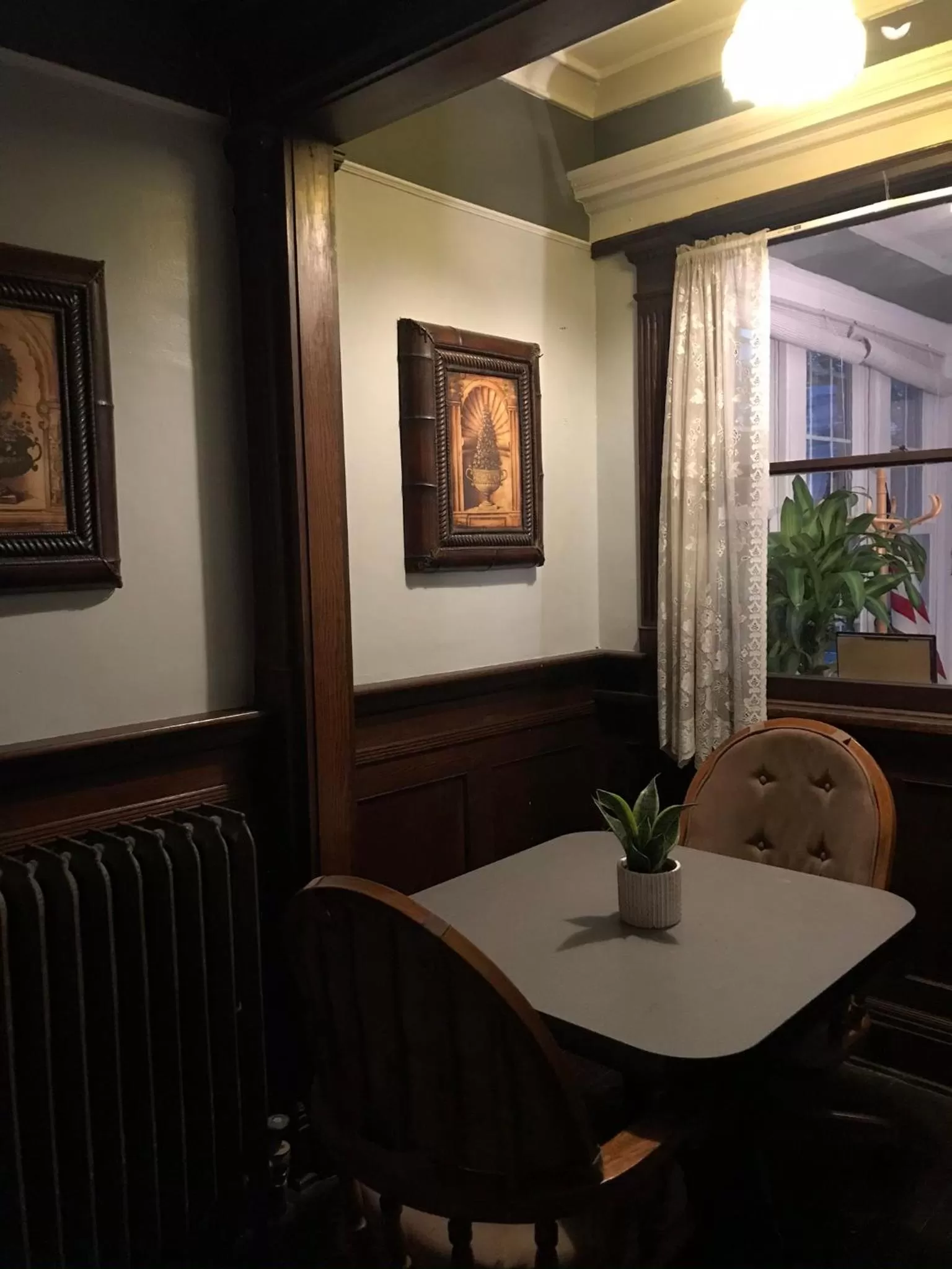 Seating area, Dining Area in 5 Star Victorian Mansion-Downtown No Locals