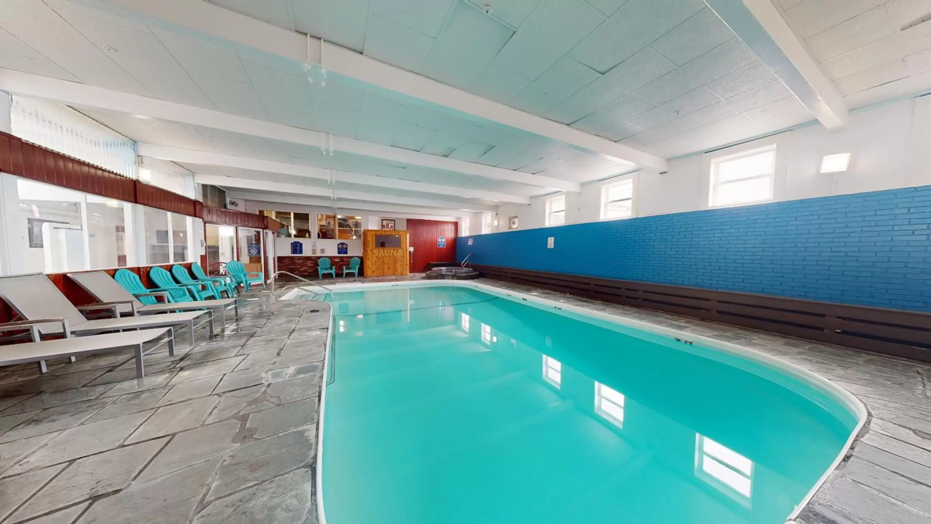 Swimming Pool in Trade Winds Inn