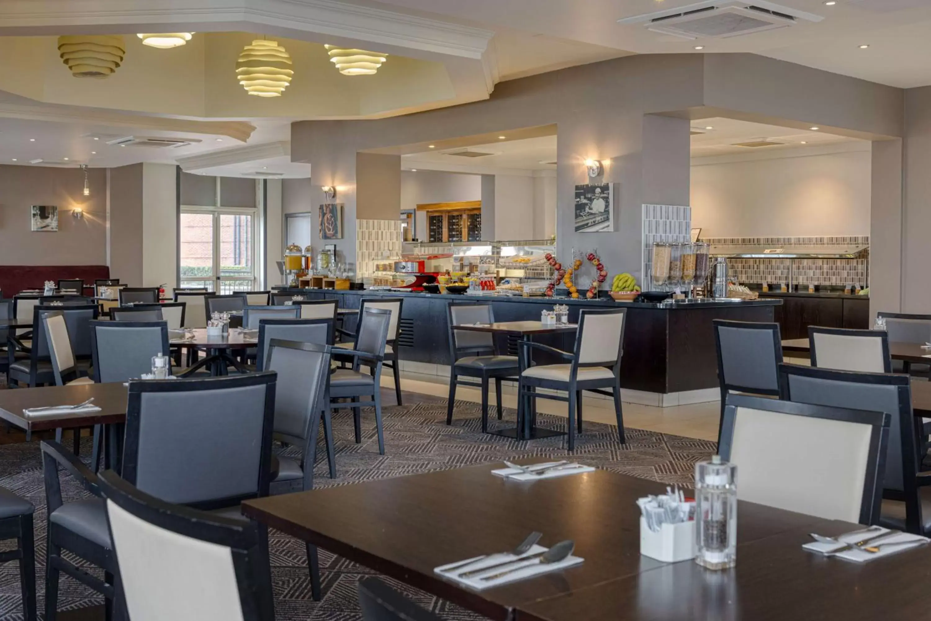 Breakfast, Restaurant/Places to Eat in DoubleTree by Hilton Dartford Bridge