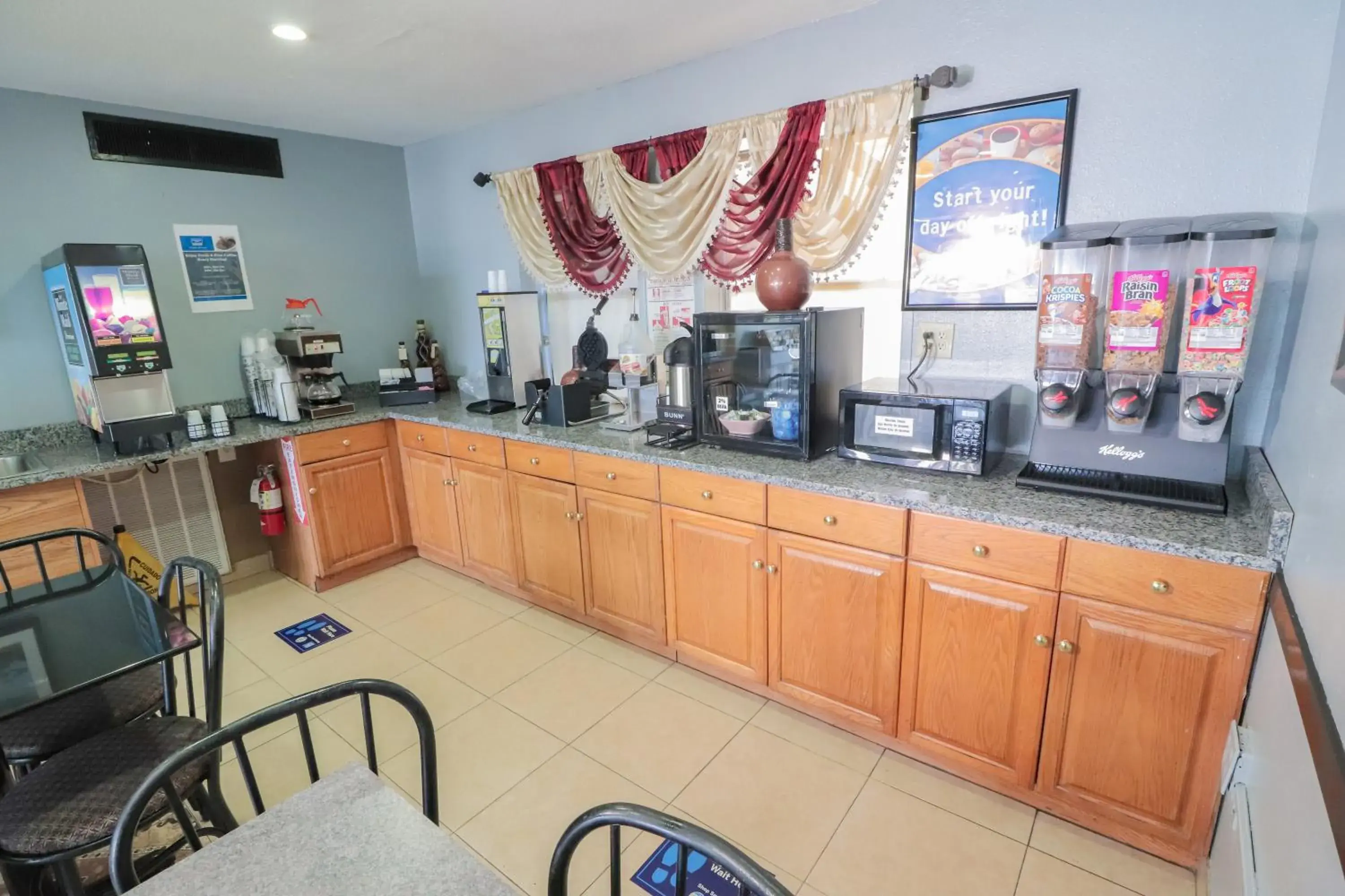 Continental breakfast in Rodeway Inn San Antonio Lackland AFB - SeaWorld Continental breakfast in Rodeway Inn San Antonio Lackland AFB - SeaWorld