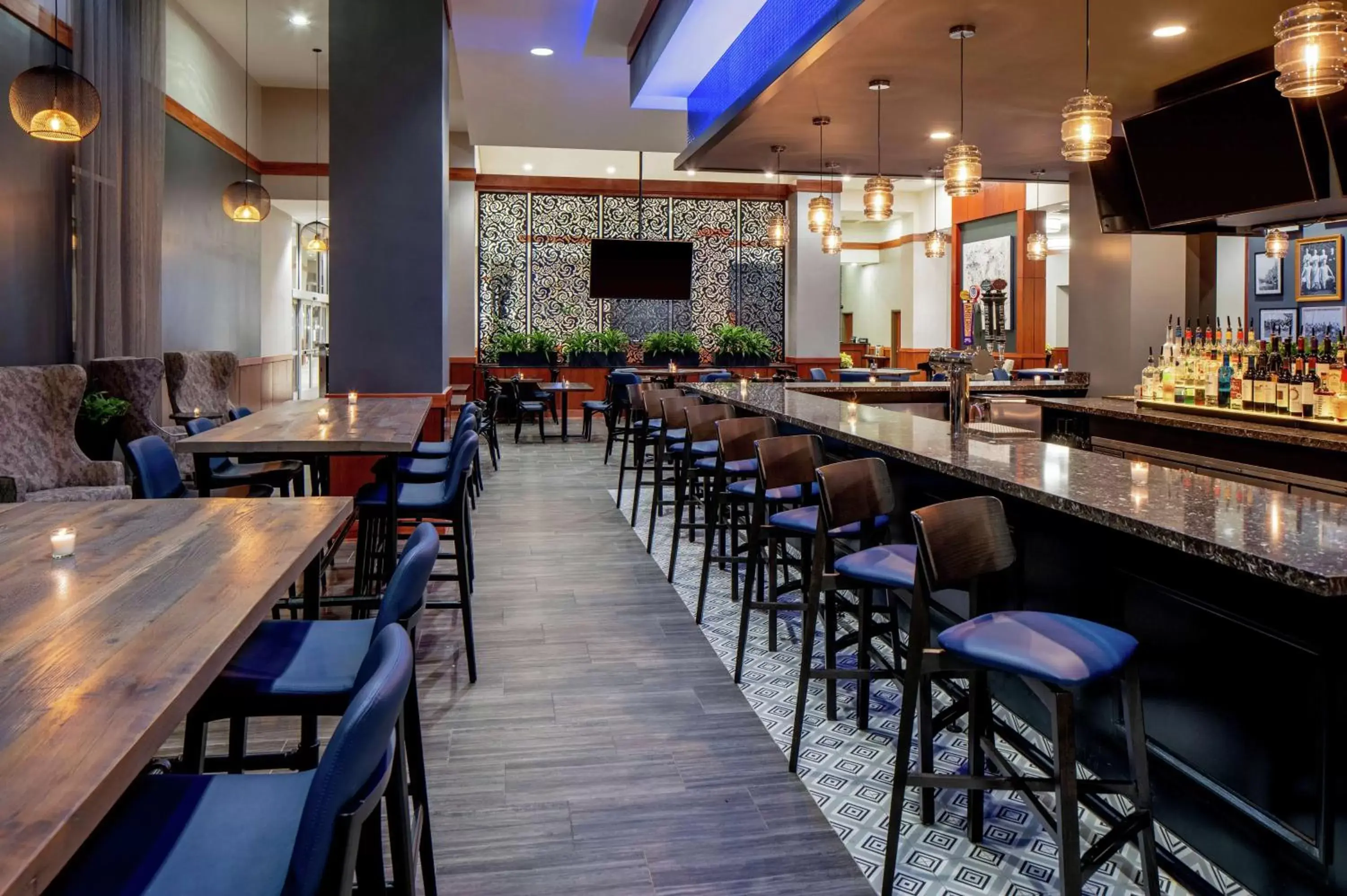 Lounge or bar, Restaurant/Places to Eat in Hilton Shreveport