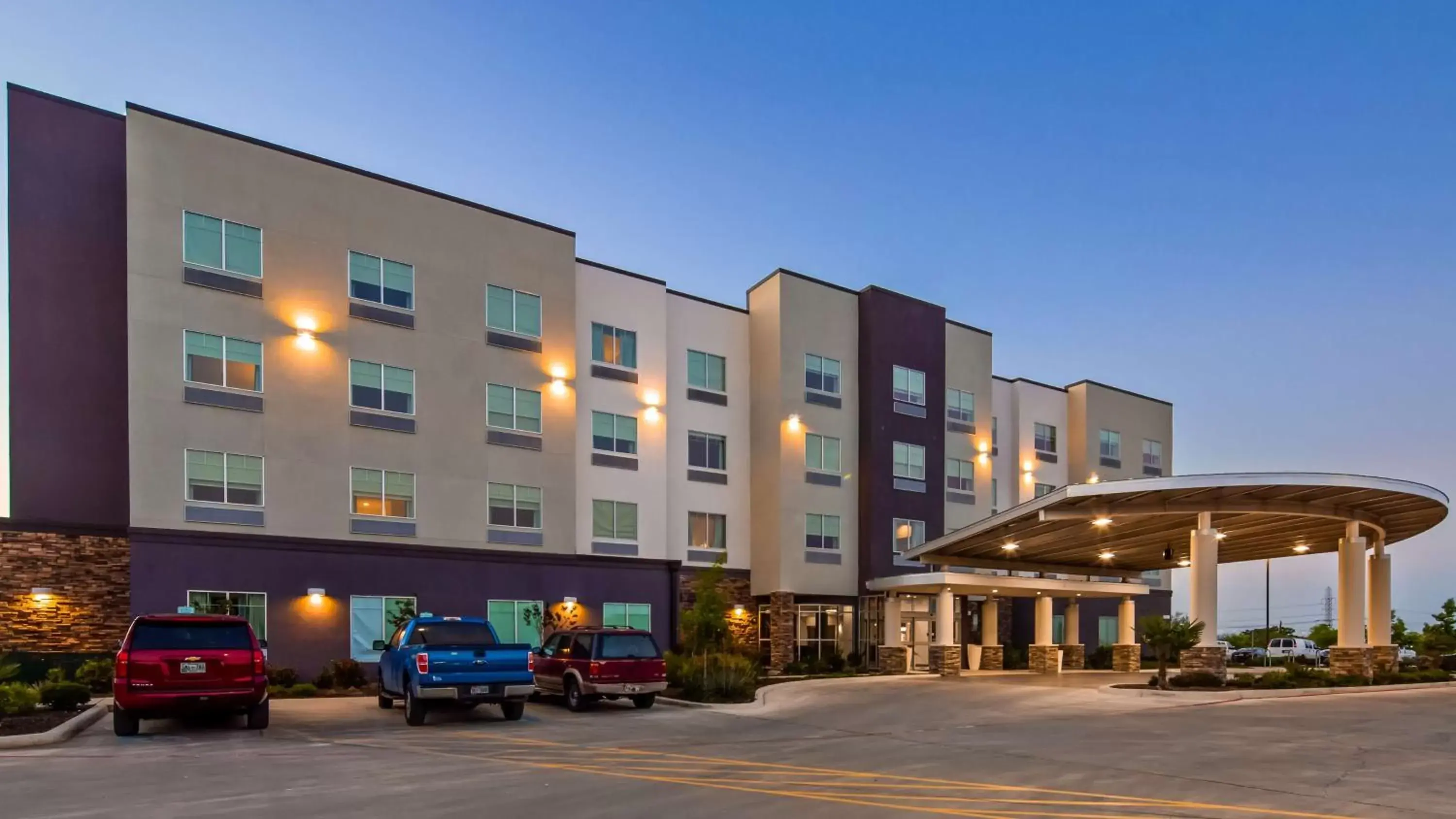 Property building in Best Western Plus Roland Inn & Suites Property building in Best Western Plus Roland Inn & Suites