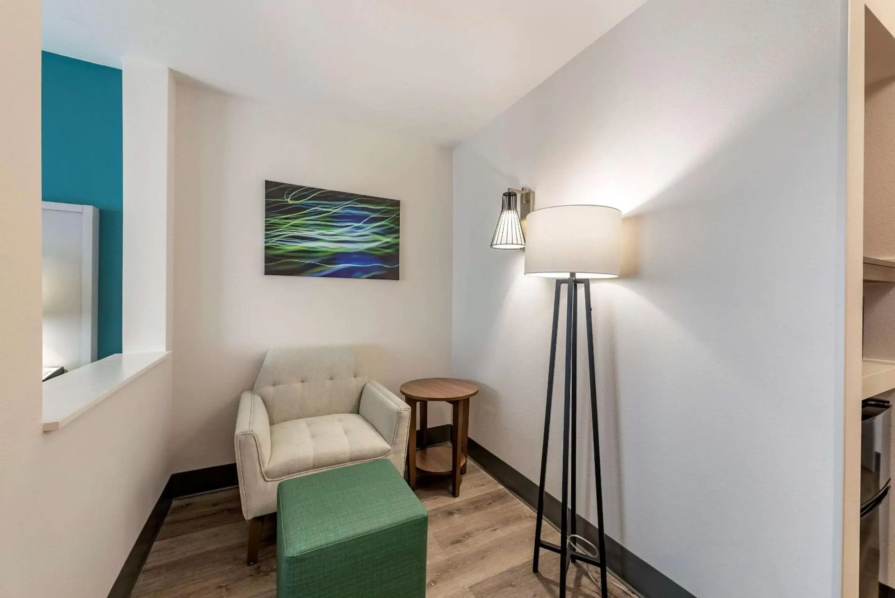 Bedroom, Seating Area in Comfort Suites Colorado Springs East -Medical Center Area