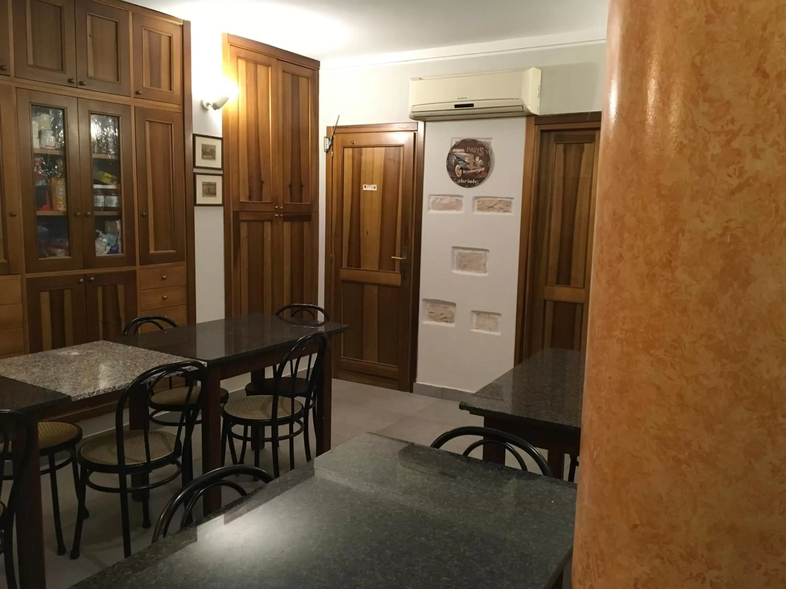 Dining Area in Hotel Bolognese